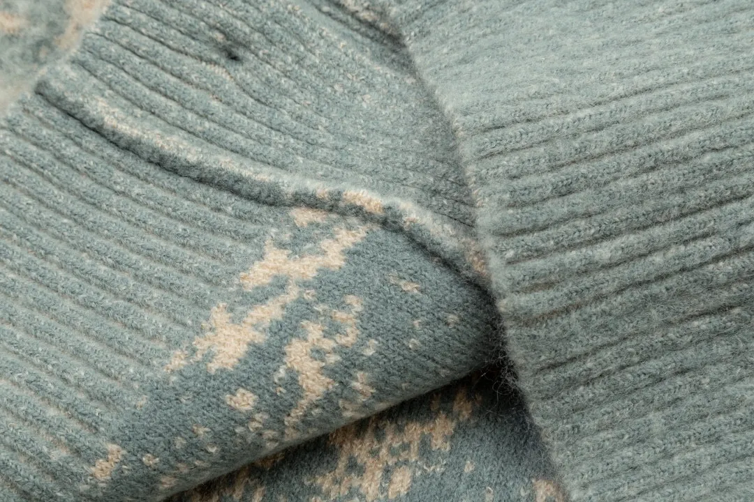 A8178# Ami Paris 2024 autumn and winter new designer floral jacquard knitted V-neck cardigan seahorse wool alpaca sweater for men and women, color: blue and white porcelain color, size S-XL