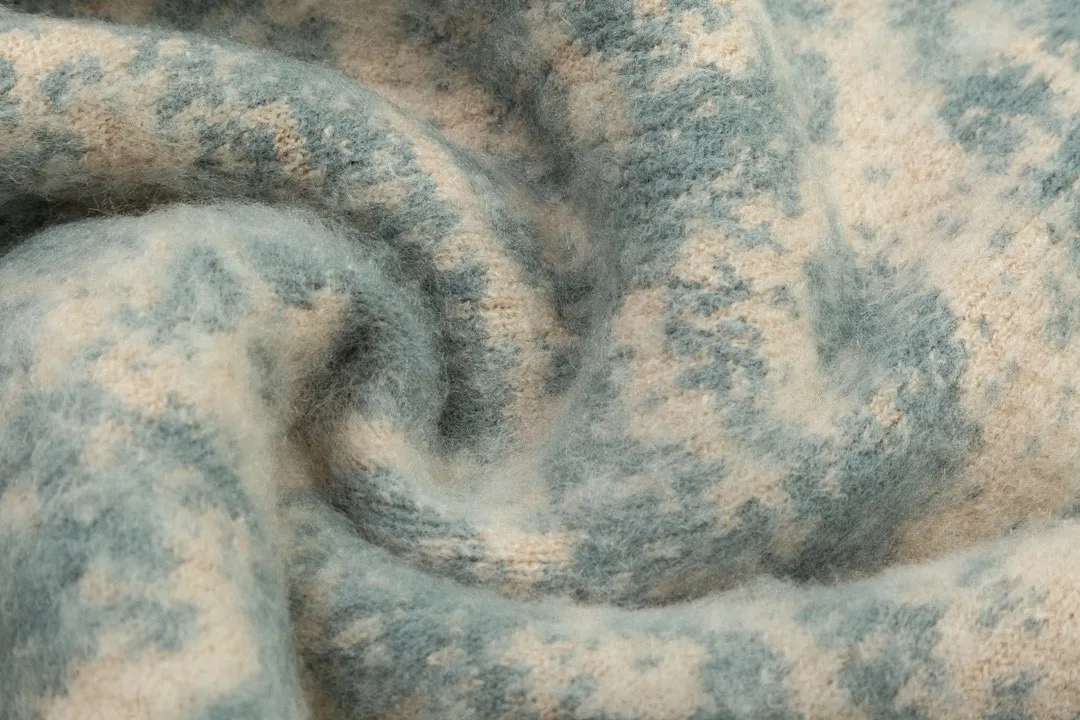 A8178# Ami Paris 2024 autumn and winter new designer floral jacquard knitted V-neck cardigan seahorse wool alpaca sweater for men and women, color: blue and white porcelain color, size S-XL