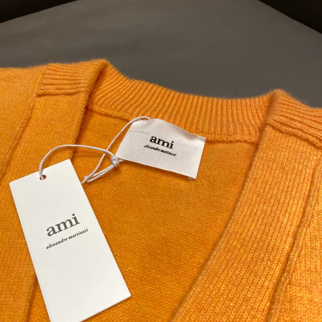 🅿️320 AMI Amy 24AW Heart♥️A small love jacquard cardigan, thick and comfortable 12-needle sweater cardigan, same style for men and women smlxl