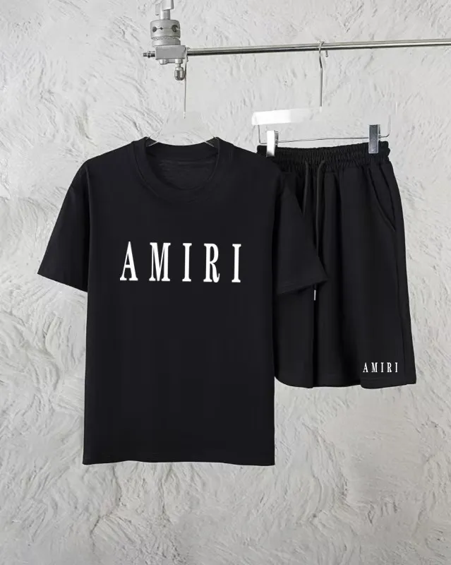P280 AMIRI exclusively provides new trendy men’s fashionable round neck short-sleeved shorts suits, trendy and fashionable casual short-sleeved suits! It has high breathability and comfort, impeccable details, and brand element design concept, reflecting high quality. It presents a casual cut and the upper body shape is great! Material: 250g Xinjiang long-staple cotton short sleeves + 360g pure cotton terry shorts Size: S M L Due to manual measurement, there is a deviation of about 1-3CM in size.