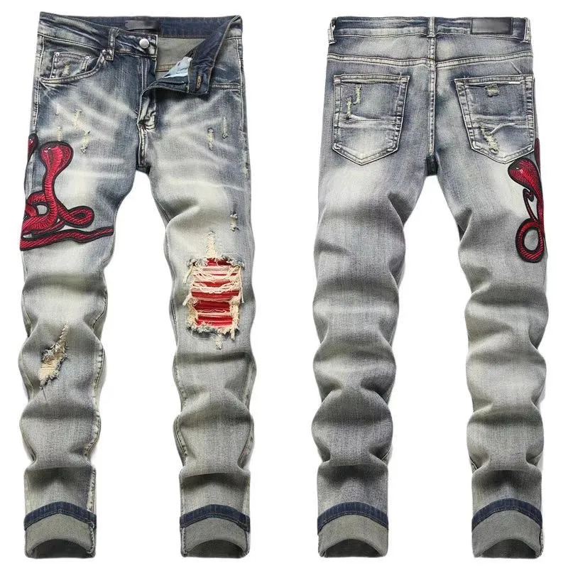 P168 💰 AMIRI patch embroidery jeans trousers AMIRI high street basic ripped tight elastic jeans trousers amiri brand jeans break the production process and cutting of the original jeans, the fabrics are softer and more comfortable Hand-sewn collar label Customized logo buttons Genuine leather tag Color: Picture color Size: 30-32-34-36