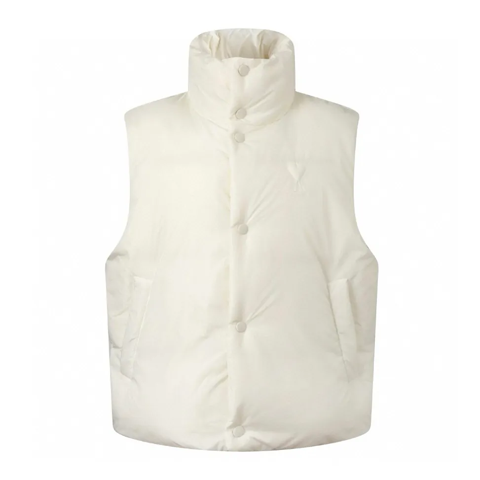 🅿️920 [Exclusive supply] Ami love padded embroidered down vest (white) The high-quality filling is made of 90 white duck down, weighing 160g, ensuring excellent thermal insulation performance. After strict screening and processing, the velvet is not easy to get drilled, ensuring durability. The fabric is made of taffeta fabric woven from 100% polyester fiber. It adopts warp and weft plain weave and is woven very tightly, making the surface of the fabric extremely smooth and flat, with a "skinny" and stiffness that is not easy to collapse. When rubbed or moved around, it will make a unique, crisp "rustling" sound. At the same time, it has a delicate plain texture and a soft, elegant silky luster. This kind of luster is not as dazzling as satin, but more restrained and advanced. The lining is made of 100% nylon. The high-density and tight weaving process prevents tiny lint from emerging from the gaps in the fabric. The smooth surface improves the putting on and taking off experience, and the excellent wear and tear resistance ensures damage caused by frequent use, while the light and soft texture does not affect the overall weight. The process involves tightly fixing the fabric and padding material to the frame of the embroidery machine. The embroidery machine uses sparse stitches along the padding layer's pattern to outline the filling area of ​​the pattern, and then runs the overlay layer's pattern, using dense stitches to perfectly cover the foam padding layer, thus forming a slightly raised love embroidery that feels soft and full, enhancing recognition while maintaining a low profile. Size:XS-S-M-L