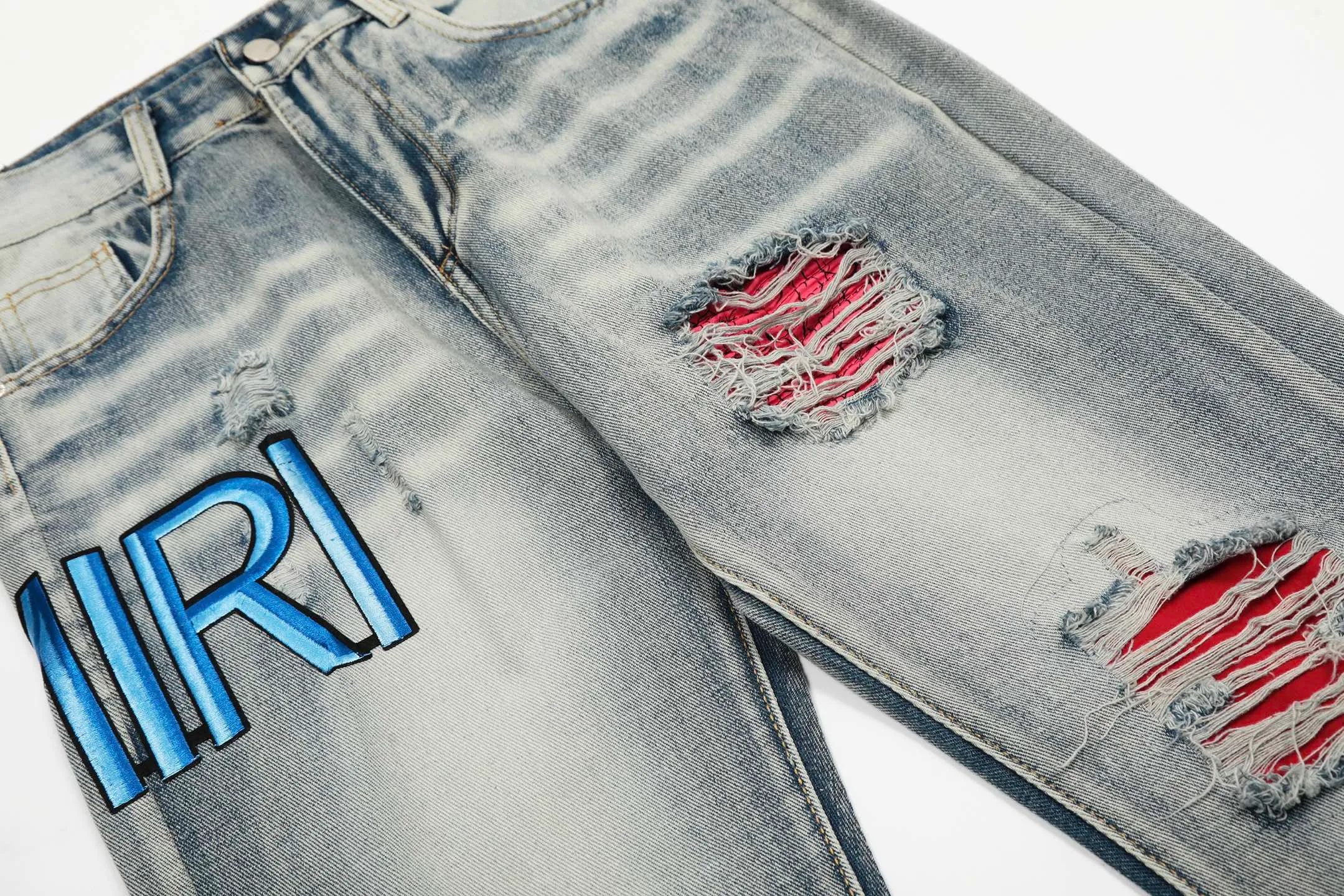 #M28 P168💰 Amiri classic embroidered patched leather ripped letter skinny jeans. Slim skinny jeans. Produced by a major washed factory. Full of high-end. Partial damage to the knees and patchwork design. Already used as a facade design. Leather waist nameplate. The focus of this style is not on the washing, but on the shape and version of the damage. The secret lies in the craftsmanship of the master. The cost of post-processing, grinding, cutting, etc. is far beyond the cost of assembly line products. Color: Picture color Size: 30-32-34-36