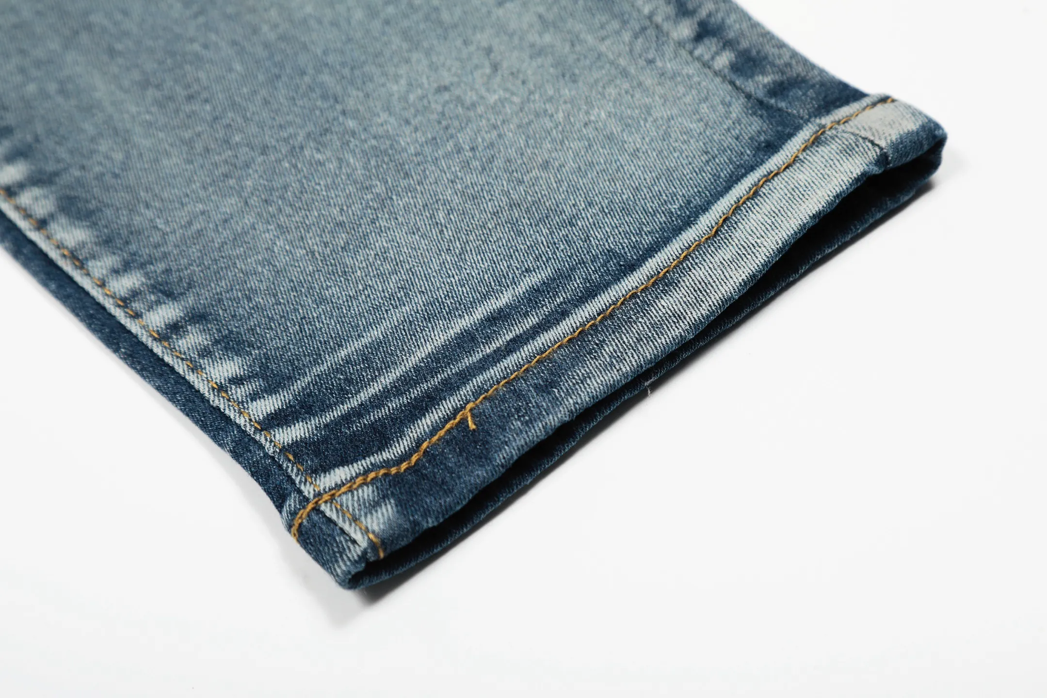 #M58 P168💰 AMIRI patch embroidery jeans trousers AMIRI high street basic ripped tight elastic jeans trousers amiri brand jeans break the production process and cutting of the original jeans, the fabrics are softer and more comfortable Hand-sewn collar label Customized logo buttons Genuine leather tag Color: Picture color Size: 30-32-34-36