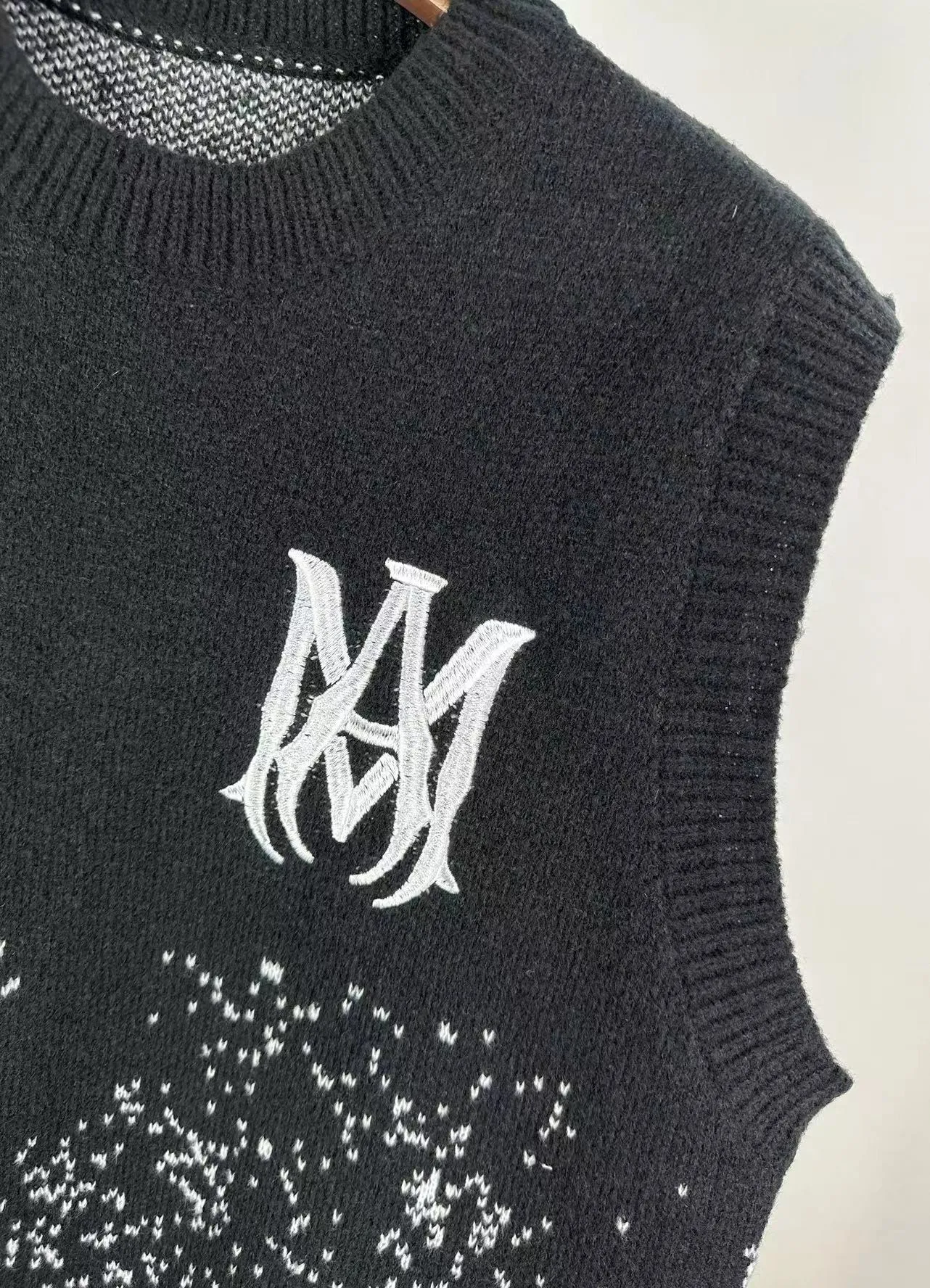 P210 🎉AMIRI vest sweater Amiri exclusive logo embroidered on the front, letter logo embroidered on the back Color: Red Black Size: S M L XL XXL