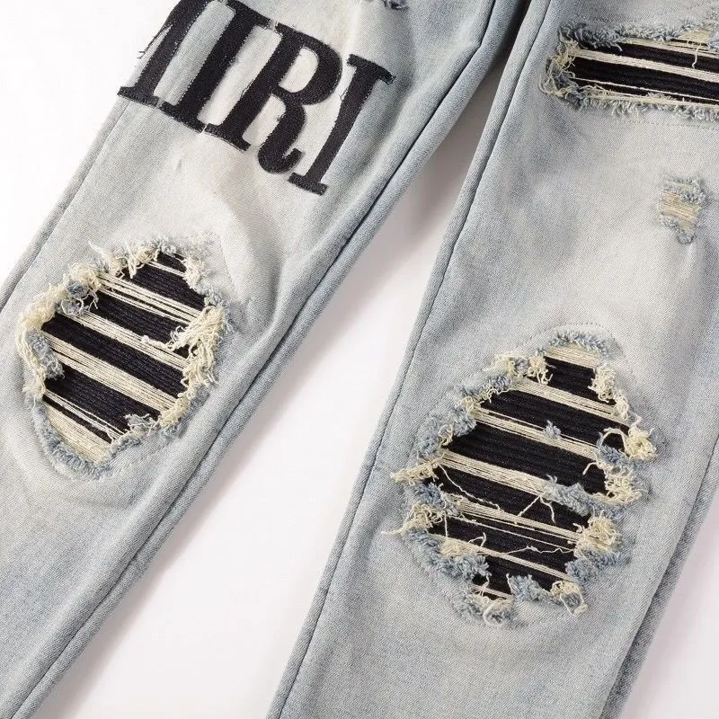 P180 Top replica AMIRI splash-ink medal patch embroidered jeans trousers AMIRI high street basic ripped tight stretch jeans trousers Amiriamiri is transliterated as Emil, which is the name of the founder. Mike Amiri, the founder of amiri, grew up in Los Angeles, USA. He was influenced by the local street culture Rock since he was a child, so he founded the amiri brand named after himself. A variety of trendy brand clothing meets the needs of different fashion players. Amiri clothing has novel and unique styles and is a well-known street brand in the United States. Many of its styles and styles are loved by many street photographers. Various clothing styles meet the needs of different people, show their unique temperament, and show the trend of dressing. amiri's jeans are relatively famous. Not only do they have many styles, but the quality of the jeans is also very good. Many celebrities have also worn amiri brand jeans.  The jeans of the amiri brand break through the production process and cutting of the original jeans. The fabrics are relatively soft and comfortable, and are not as hard as some jeans, which can irritate the skin and cause the skin to bleed when worn. Los Angeles trendy brand Amiri's jeans are made with great detail from tailoring to texture, adding wrinkles, bullet holes, damage and other details to add to the trendiness of the jeans. You can choose the style that suits you according to your own needs. Only when you wear a suitable style can you have a certain sense of fashion.  In recent years, high street has become a word that appears more and more frequently in men's clothing. High street style has also become an important direction for everyone's matching. High street related items are basically inseparable from oversize or off-shoulder tops. The lower body is matched with trackpants or tight-fitting denim. In my opinion, the most representative one is perhaps annihilation. Color; picture color Size: m l xl xxl