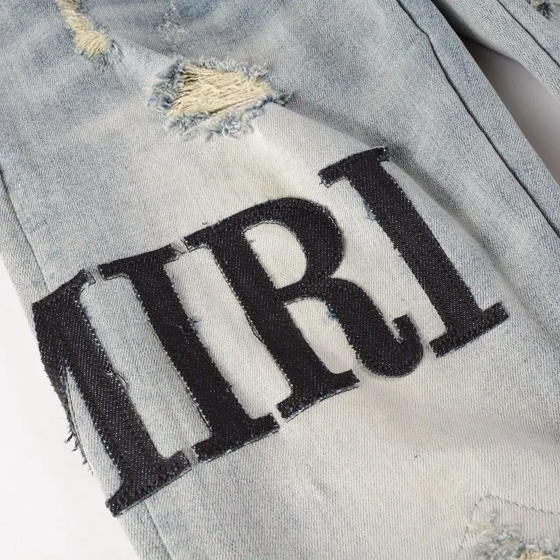 P180 Top replica AMIRI splash-ink medal patch embroidered jeans trousers AMIRI high street basic ripped tight stretch jeans trousers Amiriamiri is transliterated as Emil, which is the name of the founder. Mike Amiri, the founder of amiri, grew up in Los Angeles, USA. He was influenced by the local street culture Rock since he was a child, so he founded the amiri brand named after himself. A variety of trendy brand clothing meets the needs of different fashion players. Amiri clothing has novel and unique styles and is a well-known street brand in the United States. Many of its styles and styles are loved by many street photographers. Various clothing styles meet the needs of different people, show their unique temperament, and show the trend of dressing. amiri's jeans are relatively famous. Not only do they have many styles, but the quality of the jeans is also very good. Many celebrities have also worn amiri brand jeans.  The jeans of the amiri brand break through the production process and cutting of the original jeans. The fabrics are relatively soft and comfortable, and are not as hard as some jeans, which can irritate the skin and cause the skin to bleed when worn. Los Angeles trendy brand Amiri's jeans are made with great detail from tailoring to texture, adding wrinkles, bullet holes, damage and other details to add to the trendiness of the jeans. You can choose the style that suits you according to your own needs. Only when you wear a suitable style can you have a certain sense of fashion.  In recent years, high street has become a word that appears more and more frequently in men's clothing. High street style has also become an important direction for everyone's matching. High street related items are basically inseparable from oversize or off-shoulder tops. The lower body is matched with trackpants or tight-fitting denim. In my opinion, the most representative one is perhaps annihilation. Color; picture color Size: m l xl xxl