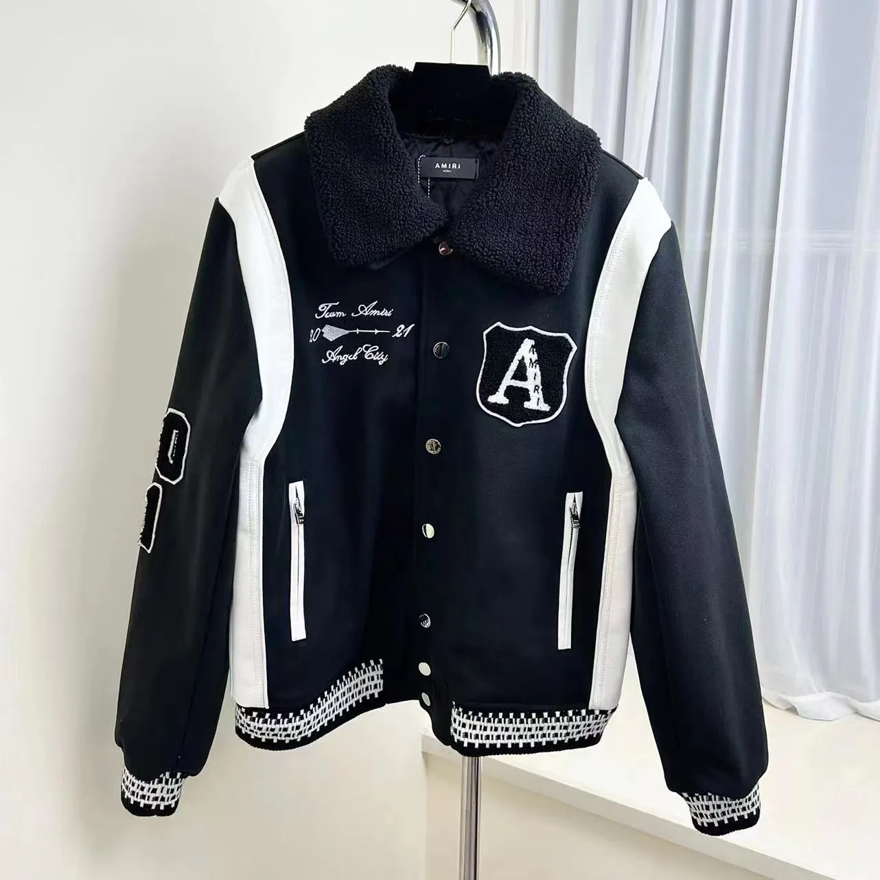 7045#P536 Cotton 258.AMIRI22 autumn and winter letter embroidered badge popular casual long-sleeved baseball uniform and cotton jacket. Color: black. Size: S M L XL