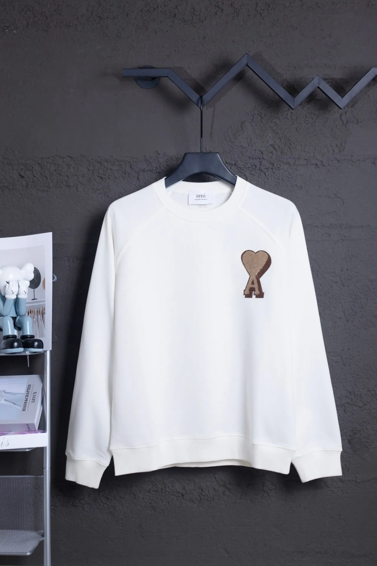 P146 AMI 25 new autumn and winter towel embroidered big heart towel embroidered raglan round neck sweatshirt, customized 360g pure cotton fabric, high version, new main wheat, washed wheat, same style for men and women, color: white, size: S-XL