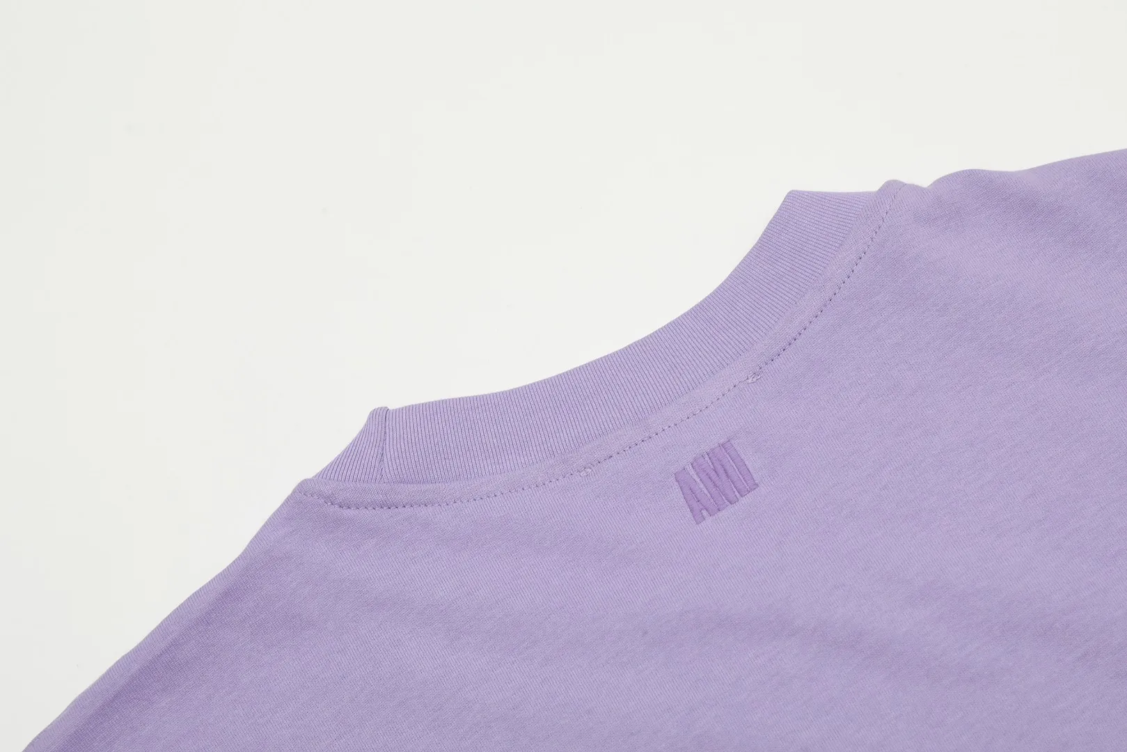Ami Amy 2024ss autumn classic small embroidered love short sleeves ✅240G Xinjiang long-staple cotton top double yarn, shrinkage rate controlled at 2%, export-grade solid color quality, truly not easy to deform, shrink, and not fade ✅Maximum size can be worn 230 pounds, no pressure to export to Europe and the United States, size S-XL Color: 7 colors, white, black, gray, sky blue, navy, sapphire blue, dark green, coffee, brown, apricot Egg yolk, wine red, meat powder, taro purple