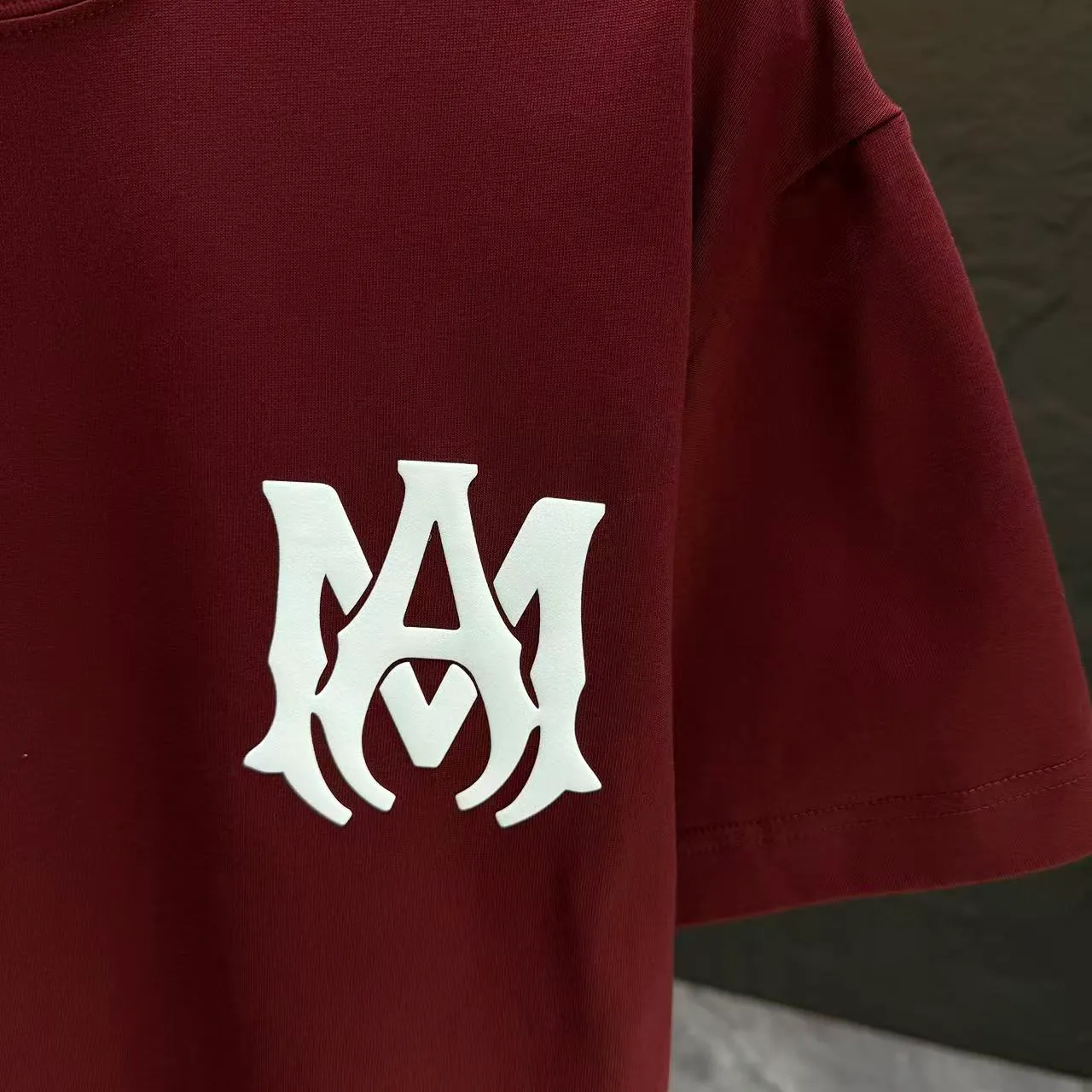 P150 AMIRI* 2025 autumn and winter new short-sleeved T-shirt Customized pure cotton letter logo three-dimensional foam Color: black white clever color dark red Size: S M L XL XXL