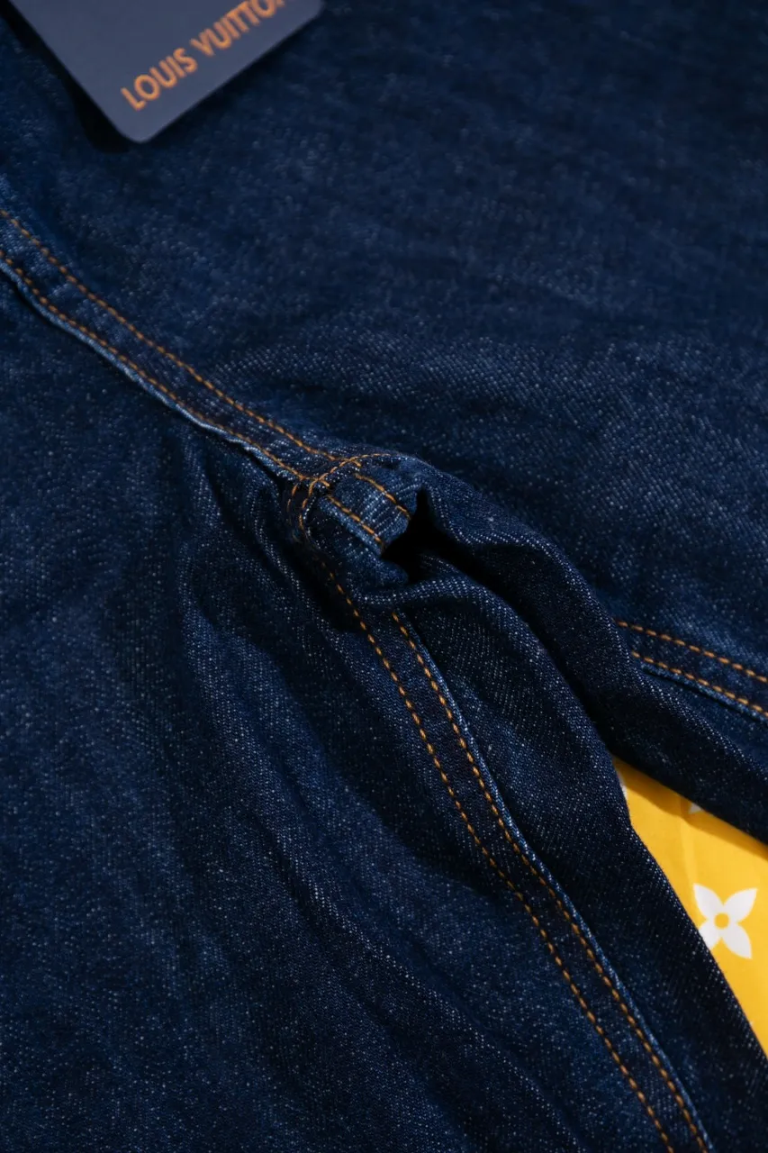 LV 2024 FW new autumn and winter cotton denim blue casual shorts, classic fit, Damier nubuck label decoration on the back waist, LV Ropes embroidered rope effect, with brand patch logo, metal lettering studs and buttons