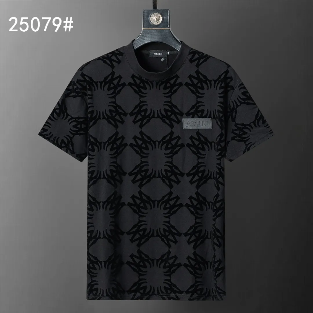 P130 Mili's 2026 spring and summer new men's round-neck short-sleeved T-shirt, all over the body with flocking printing technology, the style is fashionable and handsome, the fabric is comfortable, the workmanship is rigorous, and the wiring is neat. Good upper body effect·Size M-3XL black