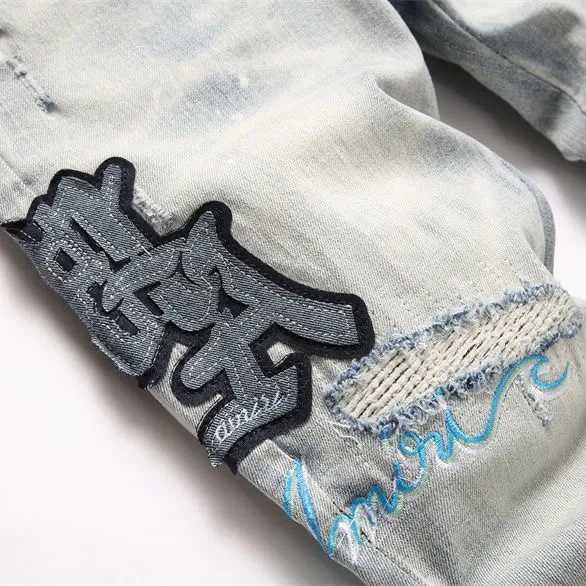 P180 Top replica AMIRI jeans trousers AMIRI high street basic ripped tight stretch jeans trousers Amiriamiri is transliterated as Emil, which is the name of the founder. Mike Amiri, the founder of amiri, grew up in Los Angeles, USA, and was influenced by the local street culture Rock since he was a child. Therefore, he founded the amiri brand named after himself. A variety of trendy clothing meets the needs of different fashion players. Amiri clothing has novel and unique styles and is a well-known street brand in the United States. Many of its styles and styles are loved by many street photographers. Various clothing styles meet the needs of different people, show their unique temperament, and show the trend of dressing. amiri's jeans are relatively famous. Not only do they have many styles, but the quality of the jeans is also very good. Many celebrities have also worn amiri brand jeans.  The jeans of the amiri brand break through the production process and cutting of the original jeans. The fabrics are relatively soft and comfortable, and are not as hard as some jeans, which can irritate the skin and cause the skin to bleed when worn. Los Angeles trendy brand Amiri's jeans are made with great detail from tailoring to texture, adding wrinkles, bullet holes, damage and other details to add to the trendiness of the jeans. You can choose the style that suits you according to your own needs. Only when you wear a suitable style can you have a certain sense of fashion.  In recent years, high street has become a word that appears more and more frequently in men's clothing. High street style has also become an important direction for everyone's matching. High street related items are basically inseparable from oversize or off-shoulder tops. The lower body is matched with trackpants or tight-fitting denim. In my opinion, the most representative one is perhaps annihilation. Color; picture color Size: m l xl xxl