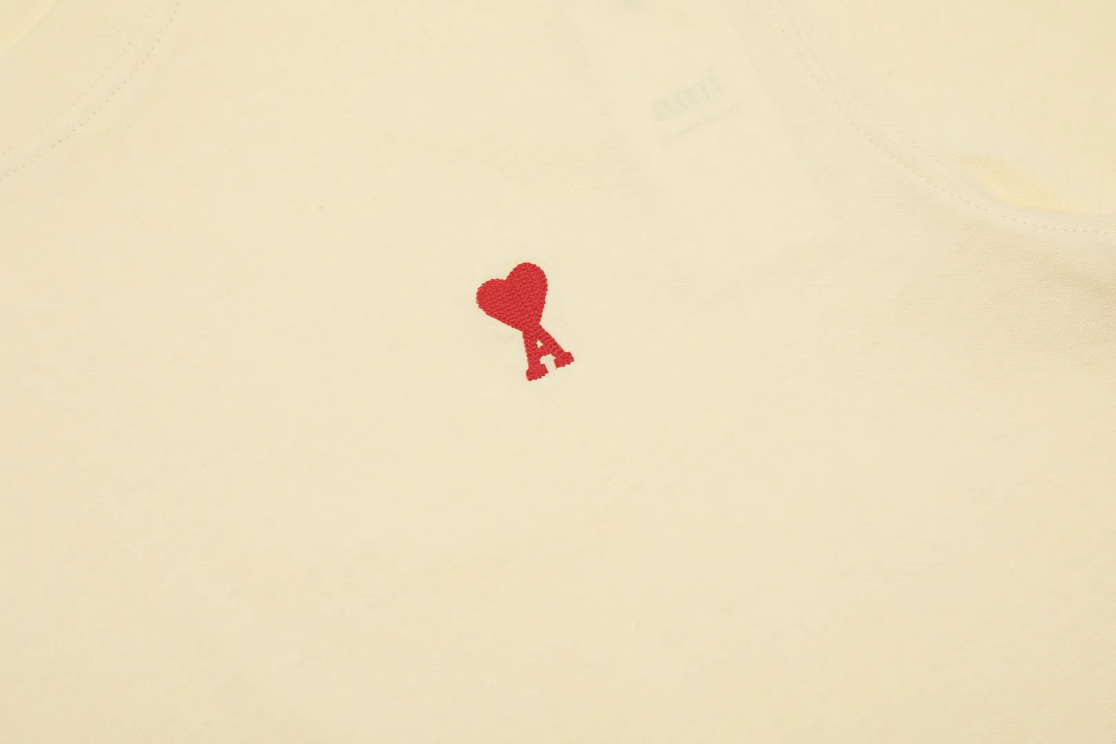 Ami Amy 2024ss autumn classic small embroidered love short sleeves ✅240G Xinjiang long-staple cotton top double yarn, shrinkage rate controlled at 2%, export-grade solid color quality, truly not easy to deform, shrink, and not fade ✅Maximum size can be worn 230 pounds, no pressure to export to Europe and the United States, size S-XL Color: 7 colors, white, black, gray, sky blue, navy, sapphire blue, dark green, coffee, brown, apricot Egg yolk, wine red, meat powder, taro purple