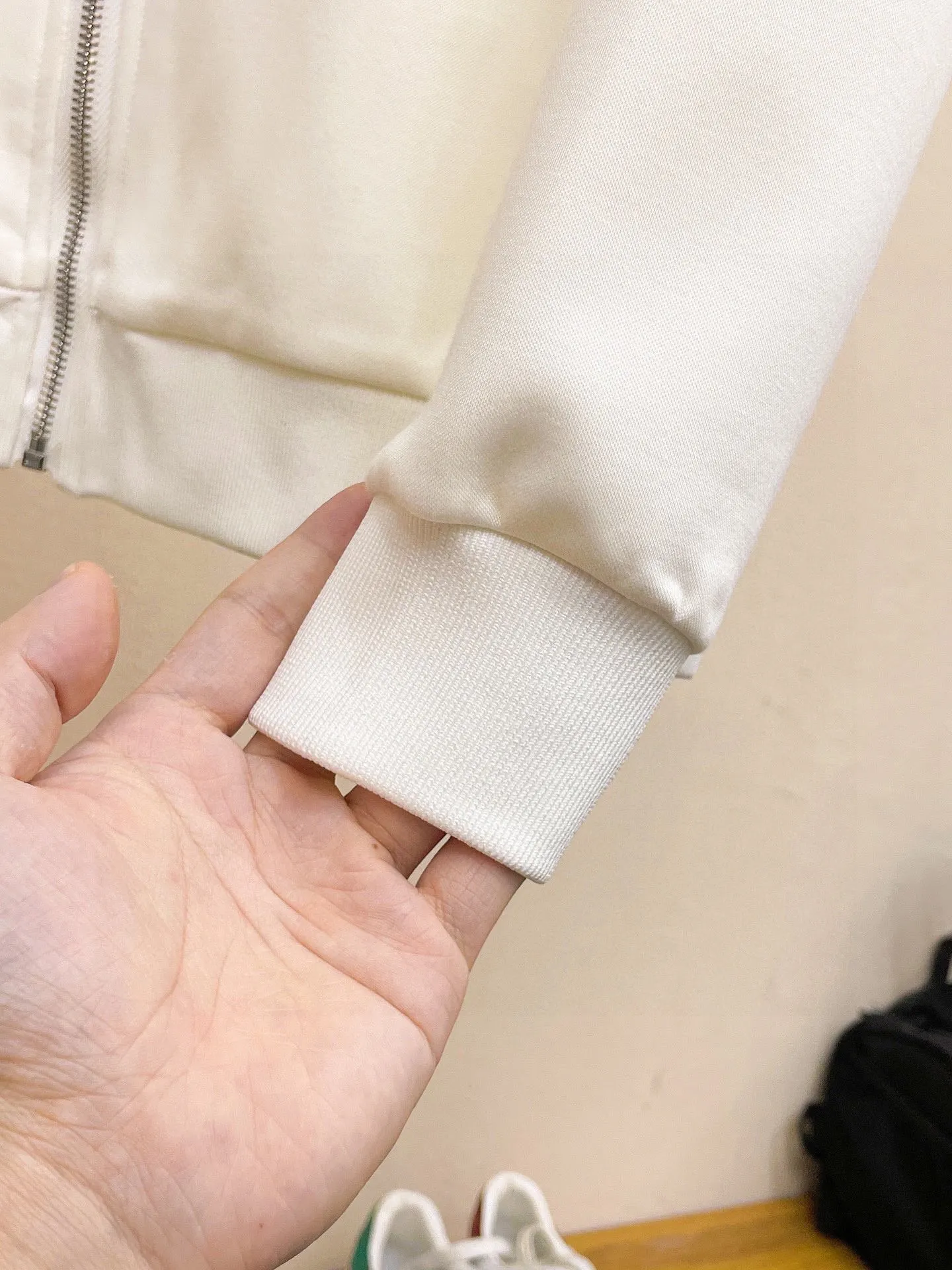 P400 💰 [AMIRI] (Gospel for Fatty) hot-selling suit is coming. Focus on the original version of the official website. 2025 new hot-selling cardigan and sweatshirt suit. The original order is the best product🇭🇰. It is the meticulous work of top designers for a fitting and perfect upper body effect. All-natural high-quality Roman cotton 100%, close-fitting comfort, noble and elegant! Original hardware embodies elegance and nobility! Counter size: M-5XL (maximum wear up to 220 pounds)