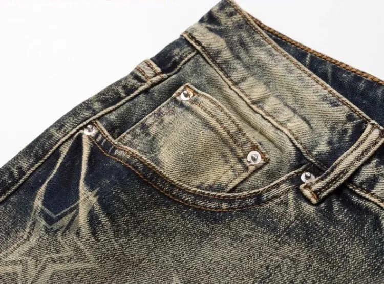 #N19 P246💰 (Top version) AMIRI hot high street jeans slim fit stretch washed knife cut trousers men's fashion AMIRI amiri is transliterated as Emil, which is the name of the founder. Mike Amiri, the founder of amiri, grew up in Los Angeles, USA. He was influenced by local street culture and Punk Rock since childhood, so he founded the amiri brand named after himself. A variety of trendy brand clothing meets the needs of different fashion players. Amiri clothing has novel and unique styles and is a well-known street brand in the United States. The styles and styles of many clothes are loved by many street photographers. The various clothing styles meet the dressing needs of different people, show their unique temperament, and show the trend of dressing. amiri's jeans are relatively famous. Not only do they have many styles, but the quality of the jeans is also very good. Many celebrities have also worn amiri brand jeans. Color: Picture color Size: 28, 30, 32, 34, 36 28 30 32 34 36 Waist 71 76 81 86 91 Qianlang 26.5 27.5 28.5 29.5 30.5 Hou Lang 37 38 39 40 41 Foot 14 14.8 15.6 16.4 17.2 Foreign Minister 100 102 104 106 107