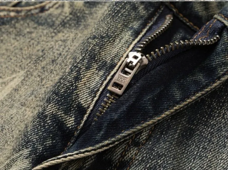 #N19 P246💰 (Top version) AMIRI hot high street jeans slim fit stretch washed knife cut trousers men's fashion AMIRI amiri is transliterated as Emil, which is the name of the founder. Mike Amiri, the founder of amiri, grew up in Los Angeles, USA. He was influenced by local street culture and Punk Rock since childhood, so he founded the amiri brand named after himself. A variety of trendy brand clothing meets the needs of different fashion players. Amiri clothing has novel and unique styles and is a well-known street brand in the United States. The styles and styles of many clothes are loved by many street photographers. The various clothing styles meet the dressing needs of different people, show their unique temperament, and show the trend of dressing. amiri's jeans are relatively famous. Not only do they have many styles, but the quality of the jeans is also very good. Many celebrities have also worn amiri brand jeans. Color: Picture color Size: 28, 30, 32, 34, 36 28 30 32 34 36 Waist 71 76 81 86 91 Qianlang 26.5 27.5 28.5 29.5 30.5 Hou Lang 37 38 39 40 41 Foot 14 14.8 15.6 16.4 17.2 Foreign Minister 100 102 104 106 107