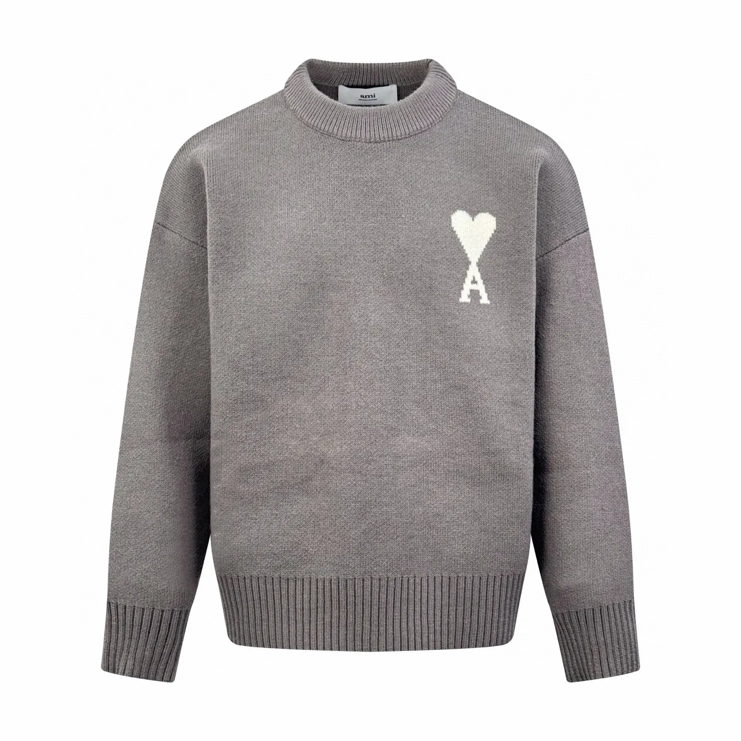 🅿️460 [Exclusive supply] Ami love jacquard crew neck sweater (gray). The original purchase was 4,900 and developed. The fabric is made of custom-woven and dyed luxurious Merino wool. It is soft and delicate, comfortable and close to the skin. It uses high-grade morning mist gray as the ink. The gentle riot of grayscale aesthetics. A contrasting love heart jumps on the chest. It quietly exudes its own charming halo. The brand is fully recognizable. The elegance and casualness of French fashion is the ultimate simplification of color. It also conveys the love and persistence of life. Meet the king of extreme simplicity and deserve to be versatile. It is made of jacquard tissue imported from Germany. The arrangement and interweaving of yarns are precisely controlled and carefully interwoven on the loom. The Ami love jacquard art pattern is inlaid. The fabric is more vivid and three-dimensional. The washing water of the garment is softened and deodorized. The clothes are deeply cleaned and deodorized through professional washing equipment and specific detergents to improve the feel and appearance of the clothes. Size:S-M-L-XL