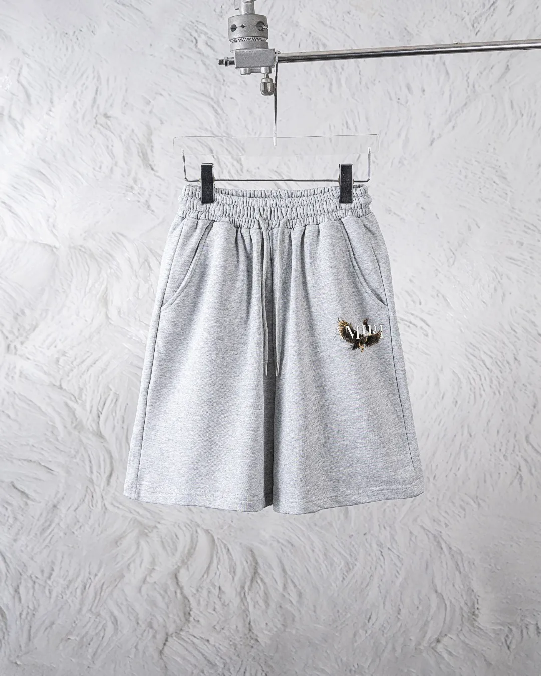 P180 AMIRI new shorts, classic printed shorts, light luxury, a must-have item for daily commuting for men and women, correct version, welcome to compare, detailed features · Made of 360g Xinjiang cotton double yarn fish scale terry fabric · Elastic waistband · Double needle stitching and cross-stitching process Color: black/grey Size: S M L XL XXL (please state your height and weight when placing an order)