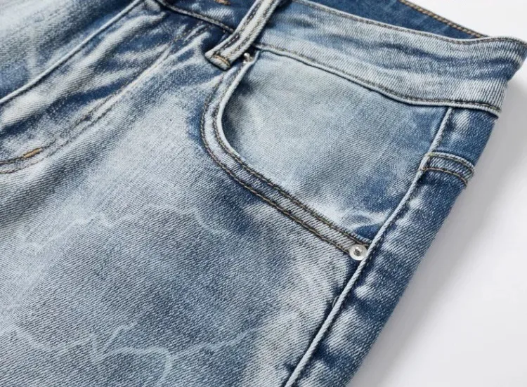 #N14 P246💰 (Top version) AMIRI hot high street jeans slim fit stretch washed knife cut trousers for men AMIRI amiri is transliterated as Emil, which is the name of the founder. Mike Amiri, the founder of amiri, grew up in Los Angeles, USA. He was influenced by local street culture and Punk Rock since he was a child, so he founded the amiri brand named after himself. A variety of trendy brand clothing meets the needs of different trendy players. Amiri clothing has novel and unique styles and is a well-known street brand in the United States. The styles and styles of many clothes are loved by many street photographers. The various clothing styles meet the dressing needs of different people, show their unique temperament, and show the trend of dressing. amiri's jeans are relatively famous. Not only do they have many styles, but the quality of the jeans is also very good. Many celebrities have also worn amiri brand jeans. Color: Picture color Size: 28, 30, 32, 34, 36 28 30 32 34 36 Waist 71 76 81 86 91 Qianlang 26.5 27.5 28.5 29.5 30.5 Hou Lang 37 38 39 40 41 Foot 14 14.8 15.6 16.4 17.2 Foreign Minister 100 102 104 106 107