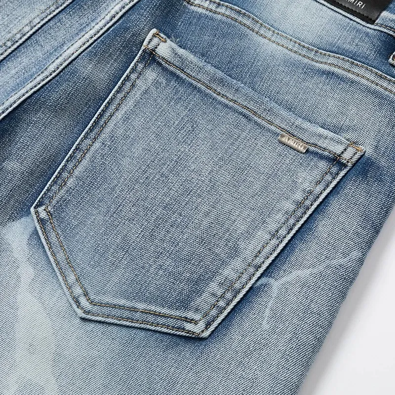 #N14 P246💰 (Top version) AMIRI hot high street jeans slim fit stretch washed knife cut trousers for men AMIRI amiri is transliterated as Emil, which is the name of the founder. Mike Amiri, the founder of amiri, grew up in Los Angeles, USA. He was influenced by local street culture and Punk Rock since he was a child, so he founded the amiri brand named after himself. A variety of trendy brand clothing meets the needs of different trendy players. Amiri clothing has novel and unique styles and is a well-known street brand in the United States. The styles and styles of many clothes are loved by many street photographers. The various clothing styles meet the dressing needs of different people, show their unique temperament, and show the trend of dressing. amiri's jeans are relatively famous. Not only do they have many styles, but the quality of the jeans is also very good. Many celebrities have also worn amiri brand jeans. Color: Picture color Size: 28, 30, 32, 34, 36 28 30 32 34 36 Waist 71 76 81 86 91 Qianlang 26.5 27.5 28.5 29.5 30.5 Hou Lang 37 38 39 40 41 Foot 14 14.8 15.6 16.4 17.2 Foreign Minister 100 102 104 106 107