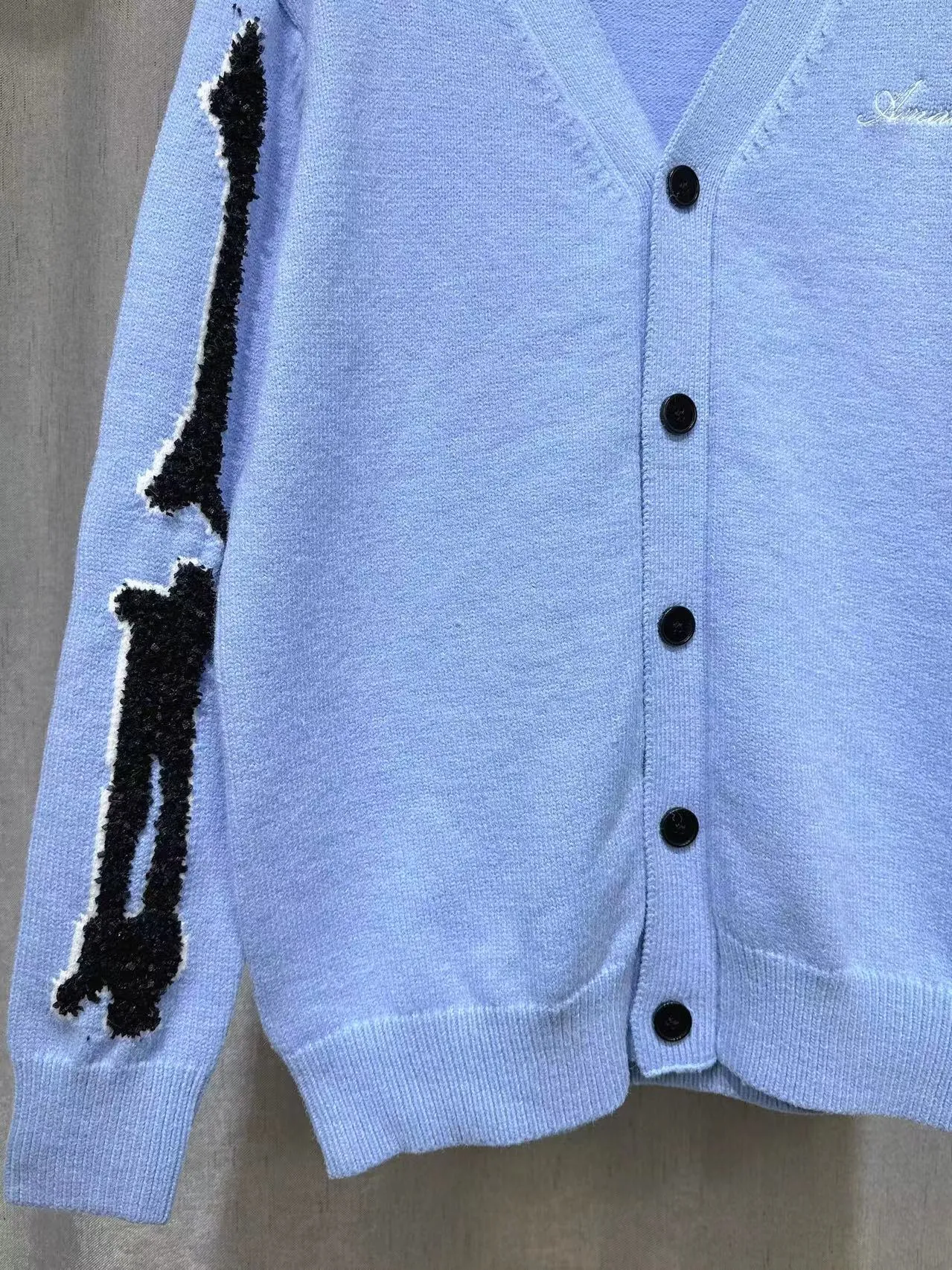 P270 🎉AMIRI new V-neck cardigan sweater, logo embroidery on the chest, 1:1 towel embroidery on the sleeves Color: apricot white, cerulean blue, black, size: S M L XL XXL