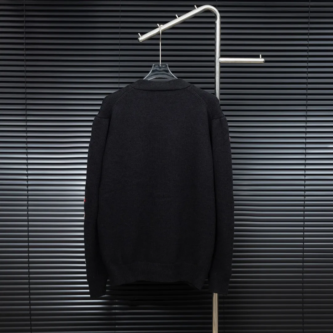 P360 Style: AMIRI Emile bone splicing long-sleeved knitted cardigan jacket Size: S-XXL Fabric: Wool blend Accessories: Full set of customized original accessories No gender distinction, same style for men and women