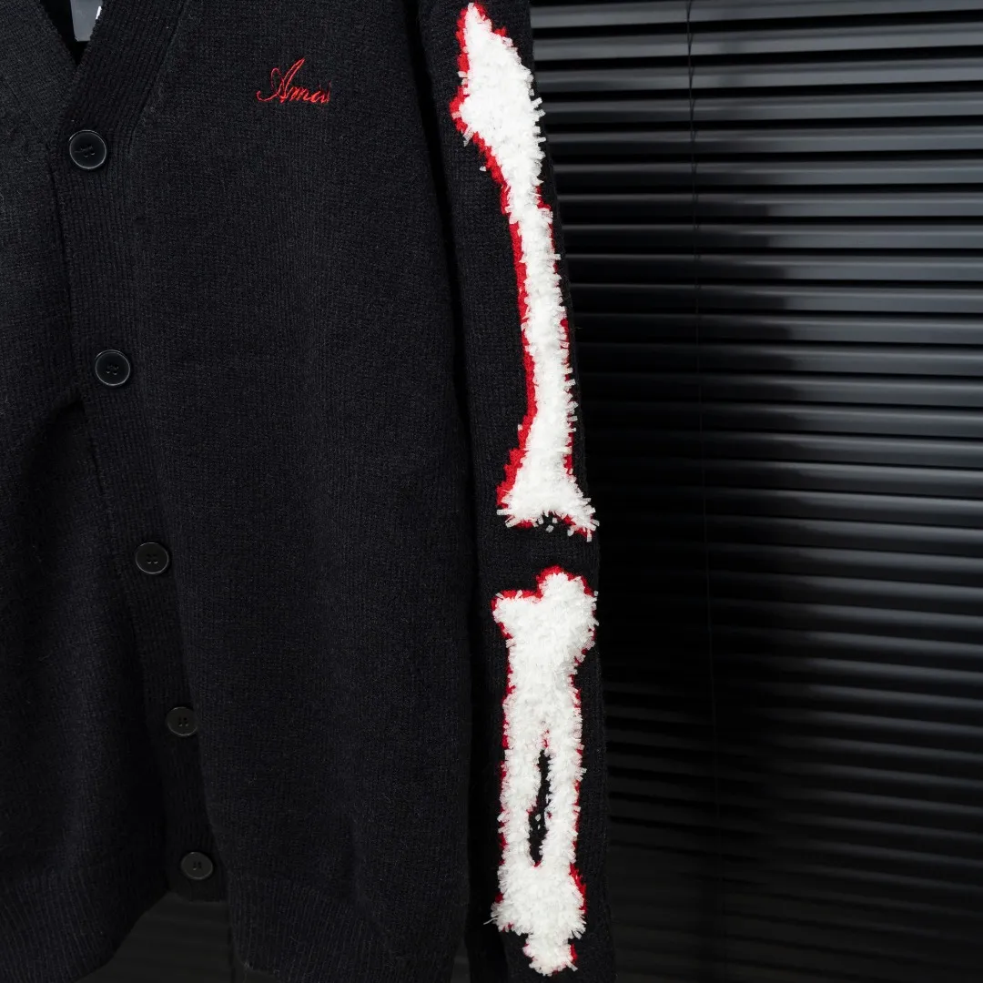 P360 Style: AMIRI Emile bone splicing long-sleeved knitted cardigan jacket Size: S-XXL Fabric: Wool blend Accessories: Full set of customized original accessories No gender distinction, same style for men and women