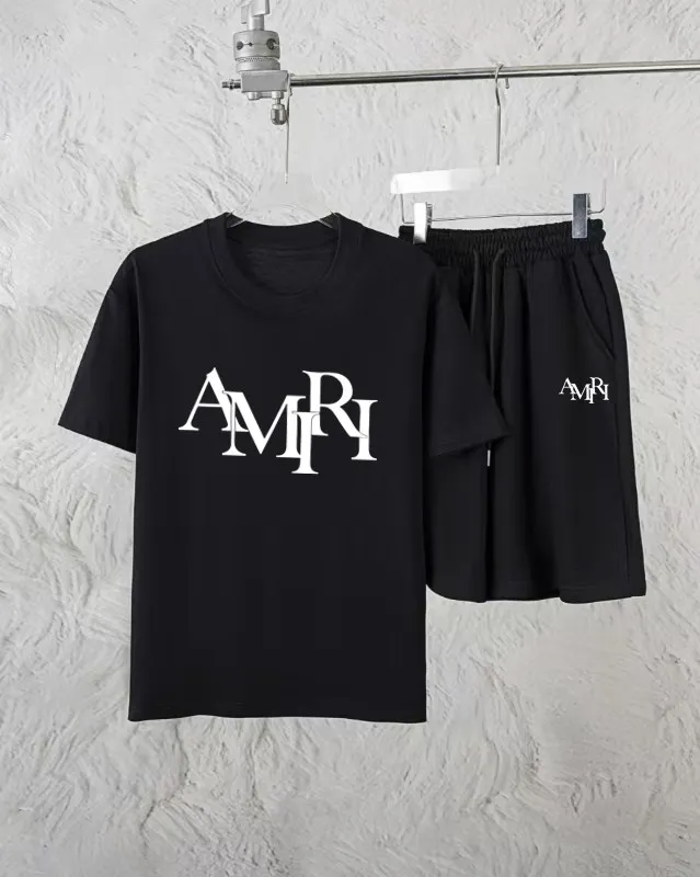 P280 AMIRI exclusively provides new trendy men’s fashionable round neck short-sleeved shorts suits, trendy and fashionable casual short-sleeved suits! It has high breathability and comfort, impeccable details, and brand element design concept, reflecting high quality. It presents a casual cut and the upper body shape is great! Material: 250g Xinjiang long-staple cotton short sleeves + 360g pure cotton terry shorts Size: S M L Due to manual measurement, there is a deviation of about 1-3CM in size.