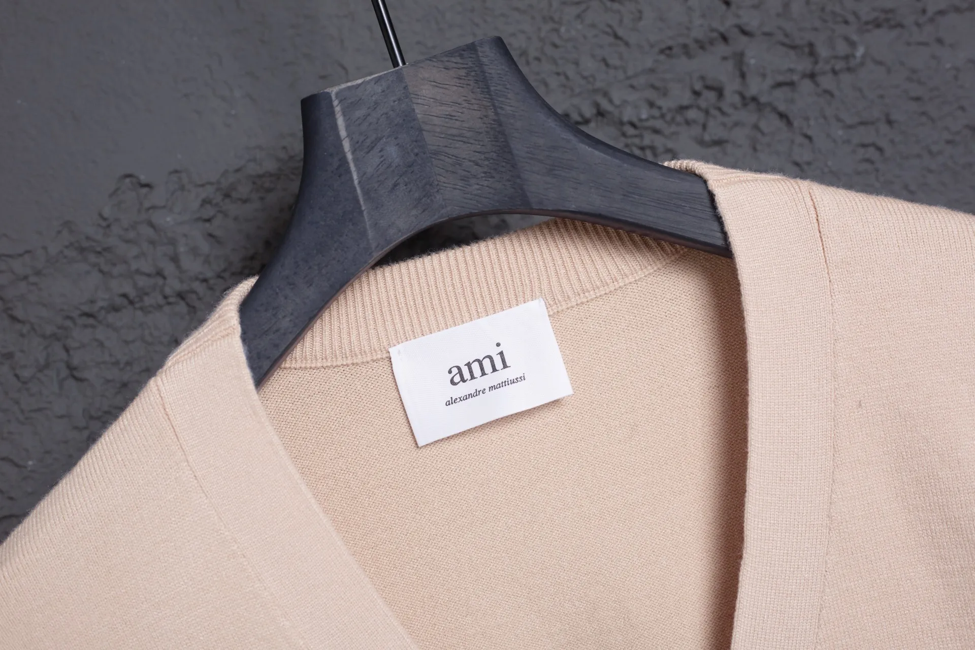 P176 Style No.: MQ803 AMI Classic Little Love Series Embroidered Cardigan Sweater Highest Version Supports Comparison Color: Khaki, Size: S-XL