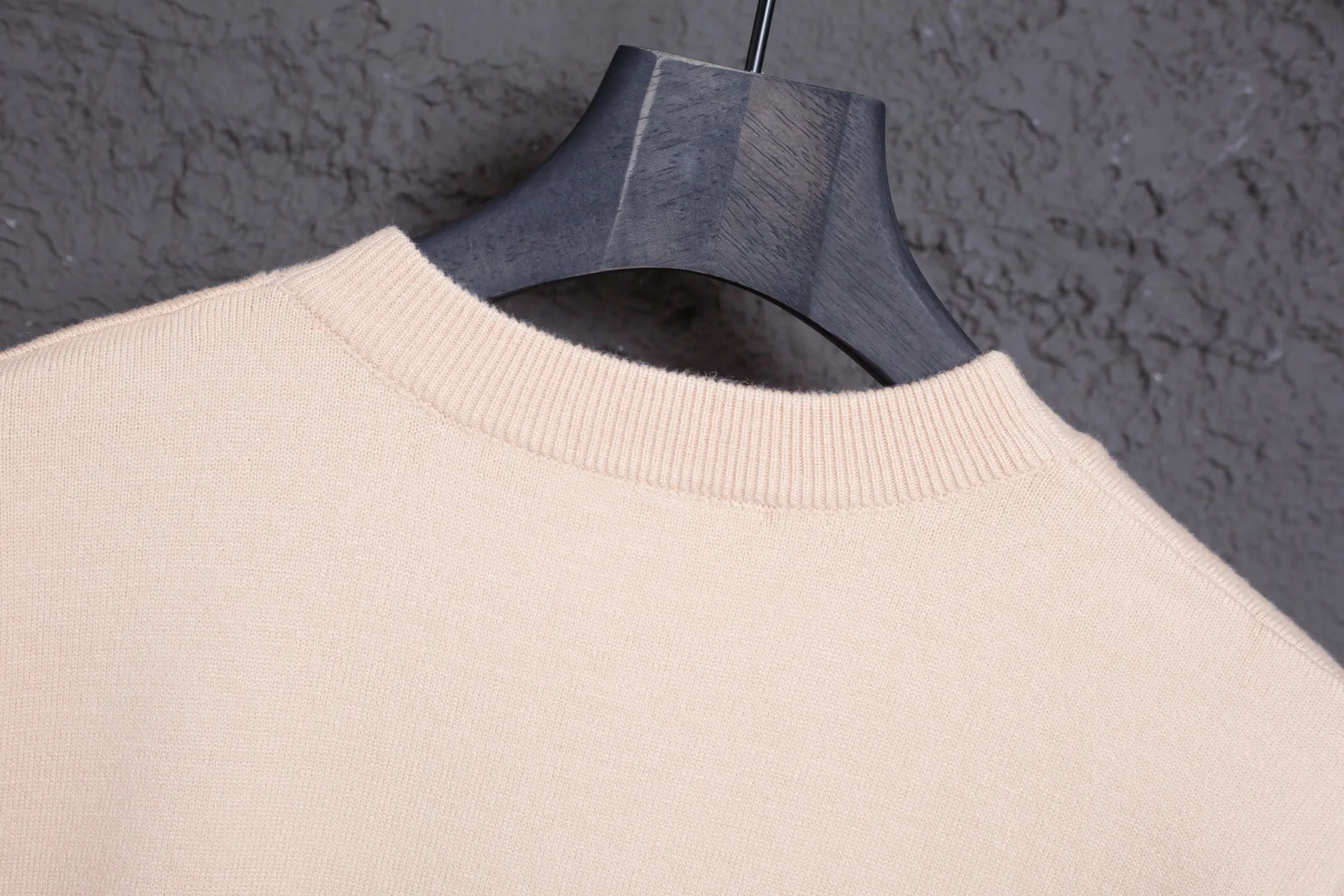 P176 Style No.: MQ803 AMI Classic Little Love Series Embroidered Cardigan Sweater Highest Version Supports Comparison Color: Khaki, Size: S-XL