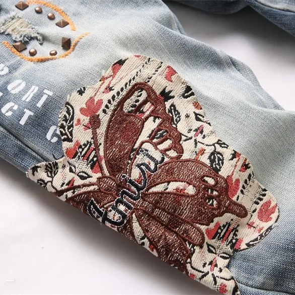 #M58 P168💰 AMIRI patch embroidery jeans trousers AMIRI high street basic ripped tight elastic jeans trousers amiri brand jeans break the production process and cutting of the original jeans, the fabrics are softer and more comfortable Hand-sewn collar label Customized logo buttons Genuine leather tag Color: Picture color Size: 30-32-34-36