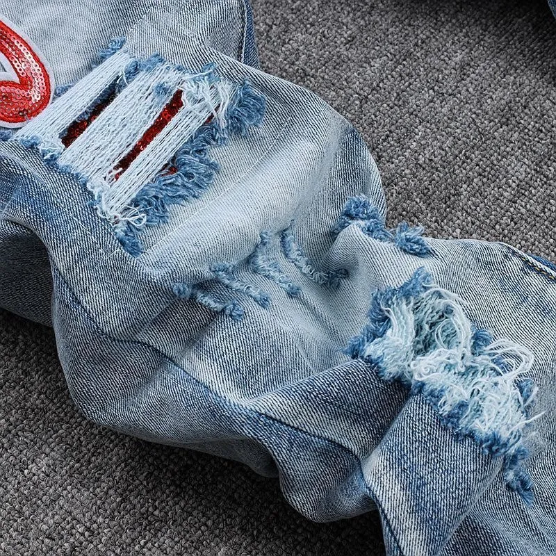 P246 💰 (Top version) AMIRI popular high street jeans slim fit stretch washed knife cut trousers for men. AMIRI amiri is transliterated as Emil, which is the name of the founder. Mike Amiri, the founder of amiri, grew up in Los Angeles, USA. He was influenced by local street culture and Punk Rock since childhood, so he founded the amiri brand named after himself. A variety of trendy clothing meets the needs of different fashion players. Amiri clothing has novel and unique styles and is a well-known street brand in the United States. The styles and styles of many clothes are loved by many street photographers. The various clothing styles meet the dressing needs of different people, show their unique temperament, and show the trend of dressing. amiri's jeans are relatively famous. Not only do they have many styles, but the quality of the jeans is also very good. Many celebrities have also worn amiri brand jeans. Color: Picture color Size: 28, 30, 32, 34, 36 28 30 32 34 36 Waist 71 76 81 86 91 Qianlang 26.5 27.5 28.5 29.5 30.5 Hou Lang 37 38 39 40 41 Foot 14 14.8 15.6 16.4 17.2 Foreign Minister 100 102 104 106 107