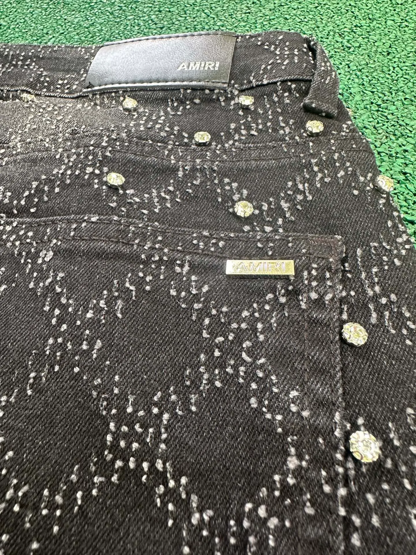 P220 💰 AM micro-flared baby's breath jeans light luxury jeans AMIRI jeans trousers micro-elastic jeans trousers amiri brand jeans break the production process and cutting of the original jeans, the fabrics are softer and more comfortable Hand-sewn collar label Customized logo buttons Genuine leather tag Color: Picture color Size: 28-30-32-34-36