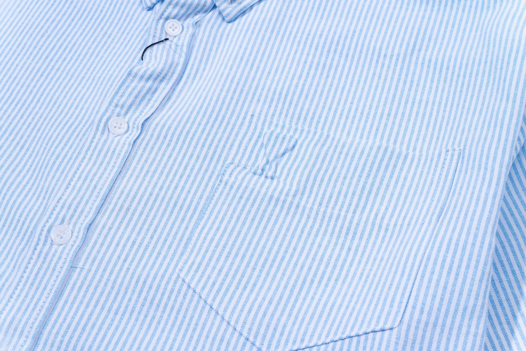 2230# AMI Paris 2025 early autumn new product ADC box type, chest pocket, classic invisible three-dimensional convex ironing small heart, casual cotton striped long-sleeved Oxford shirt, customized 180g pure cotton fabric, short loose version, same style for men and women. Color: gray and white, blue and white, code number: S-XL