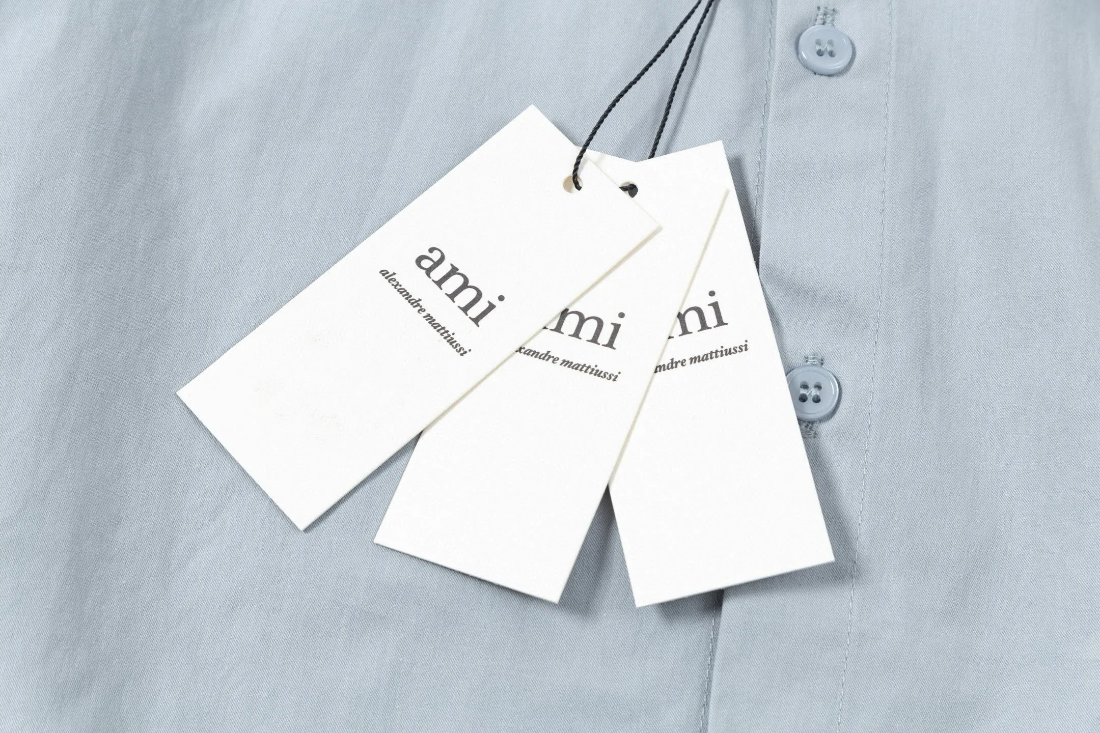 P150 2203# AMI Paris Classic autumn red small love heart embroidered on the chest Casual cotton solid color long-sleeved Oxford shirt Original custom-made 180g pure cotton fabric Regular fit Unisex Color: White Blue Yellow Brown Pink Size: S-XL
