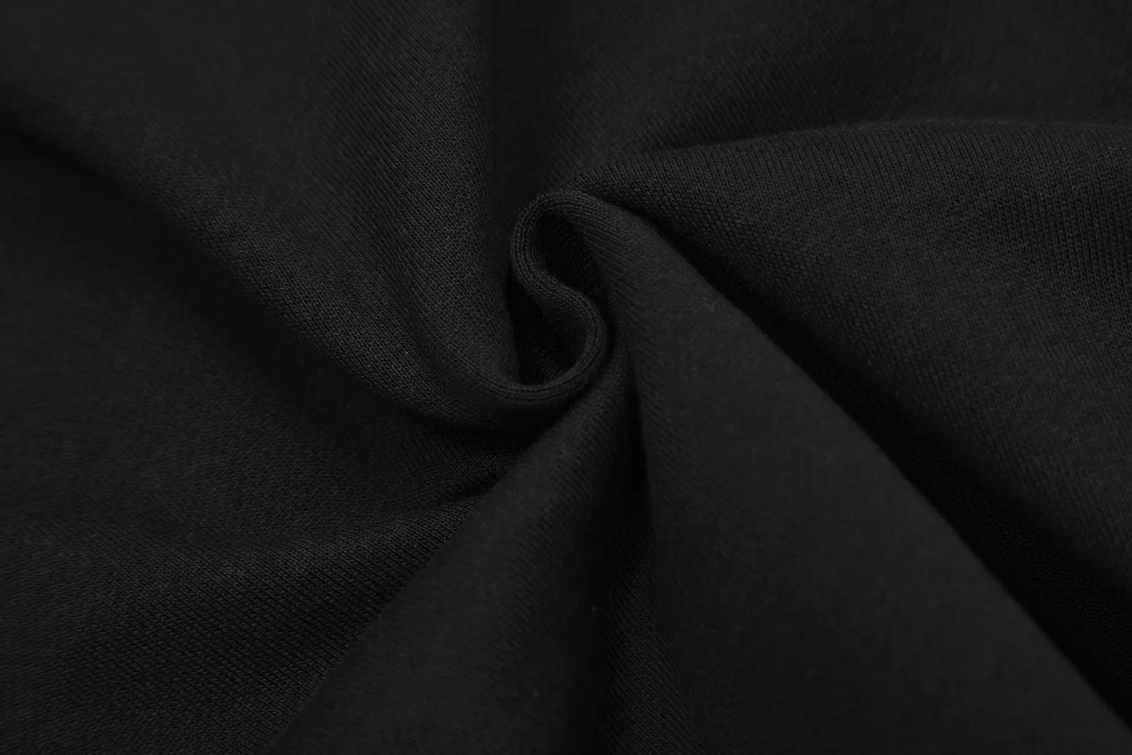 AMI/Amy Macaron Embroidered Heart Classic Shorts Put aside all the messy words and let’s go directly to the product parameters: ✅380g customized rough-feel fabric ✅Correct workmanship Every detail is 100% restored to the official website ✅Threads are made of 500g high-gram heavyweight pure cotton threads Custom-woven and dyed in the same color in the same vat No color difference with the fabric Machine washable and not easy to deform ✅No comparison and no damage Differentiating the market currency Correct workmanship details High-quality pure cotton fabric ✅The webbing is made of custom-dyed high-density and high-thickness webbing. Comparing with the official website. ✅The only correct embroidery of the same material on the market. Differentiating the fakes on the market at a glance. ✅The version follows the official website. It is loose and slim and can wear 210 pounds. There is no pressure for global shopping. Size: S-XL. Color (6 colors): Black, White, Gray, Navy Khaki, Rose Pink.