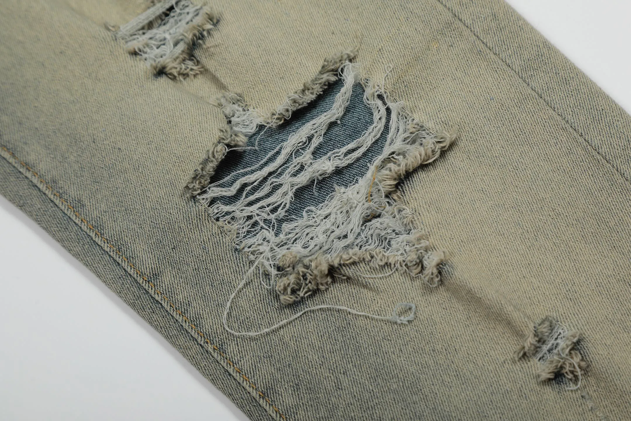 #M49 P168💰 Amiri classic embroidered patched leather distressed lettered jeans. Slim fit jeans. Produced by a major washed factory. Full of high-end feel. Partial destruction of the knees and patchwork design. Already used as a facade design. Leather waist nameplate. The focus of this style is not on the washing, but on the destroyed shape and version. The secret lies in the craftsmanship of the master. The cost of post-processing, grinding, cutting, etc. is far beyond the cost of assembly line products. Color: Picture color Size: 30-32-34-36