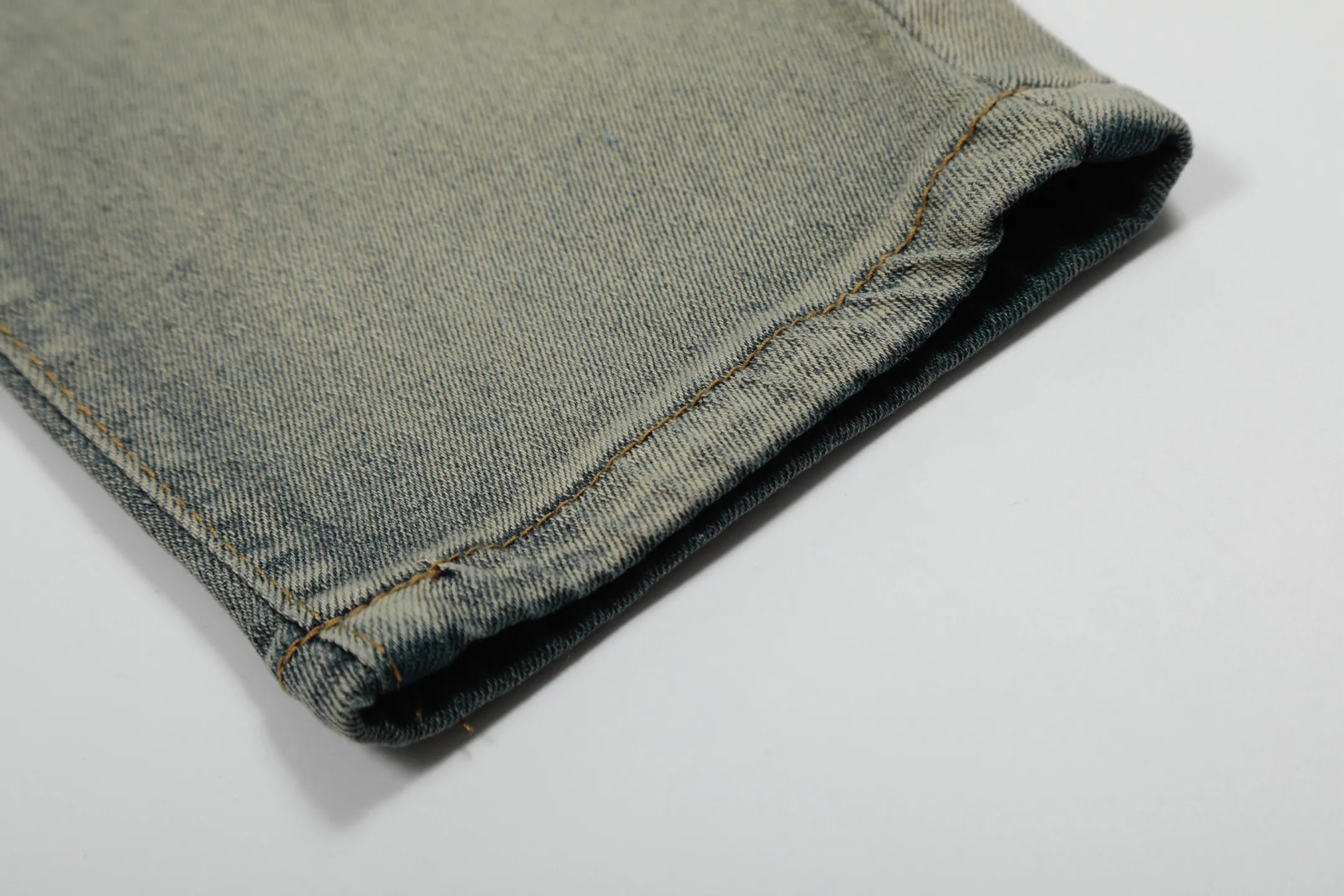 #M49 P168💰 Amiri classic embroidered patched leather distressed lettered jeans. Slim fit jeans. Produced by a major washed factory. Full of high-end feel. Partial destruction of the knees and patchwork design. Already used as a facade design. Leather waist nameplate. The focus of this style is not on the washing, but on the destroyed shape and version. The secret lies in the craftsmanship of the master. The cost of post-processing, grinding, cutting, etc. is far beyond the cost of assembly line products. Color: Picture color Size: 30-32-34-36