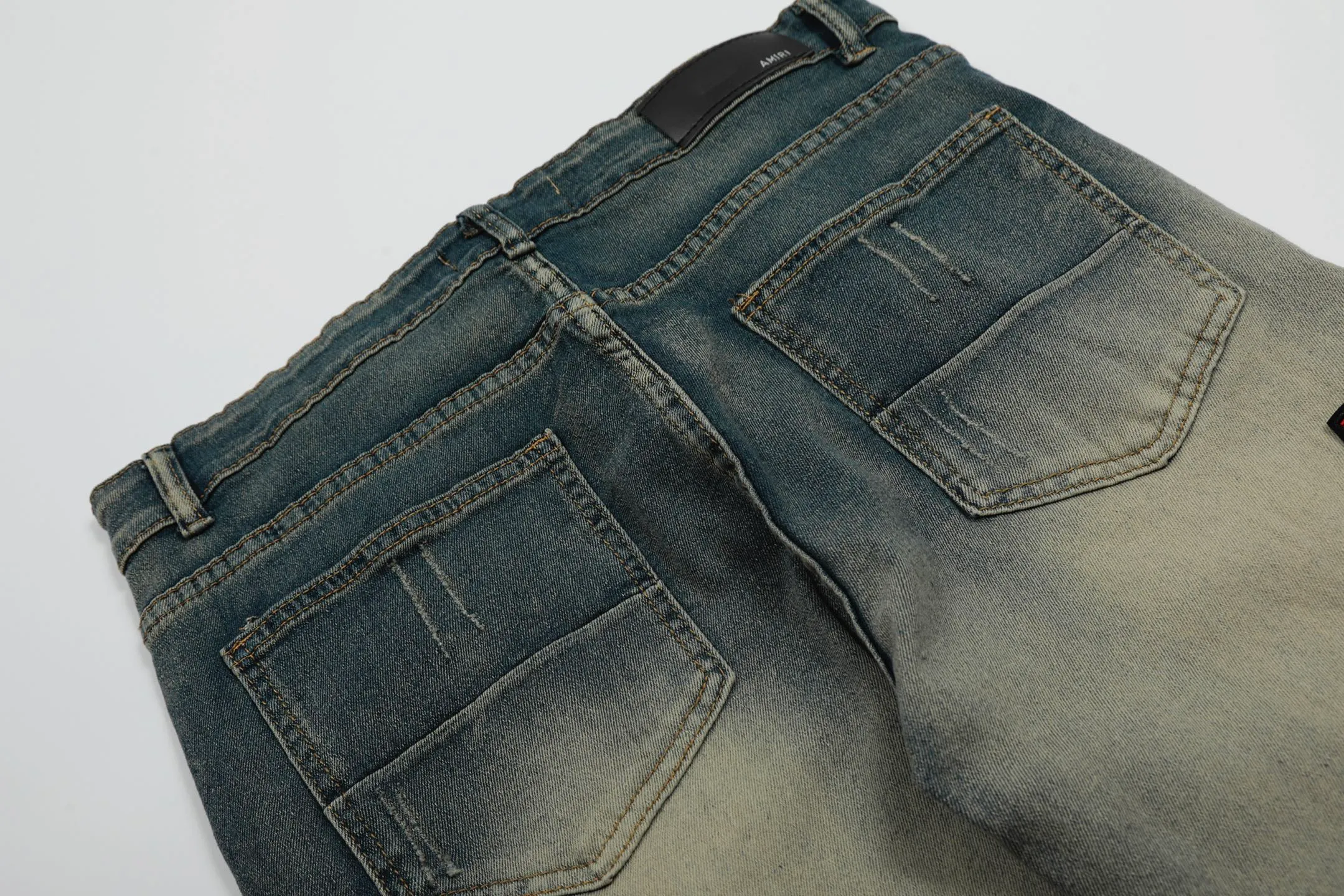 #M49 P168💰 Amiri classic embroidered patched leather distressed lettered jeans. Slim fit jeans. Produced by a major washed factory. Full of high-end feel. Partial destruction of the knees and patchwork design. Already used as a facade design. Leather waist nameplate. The focus of this style is not on the washing, but on the destroyed shape and version. The secret lies in the craftsmanship of the master. The cost of post-processing, grinding, cutting, etc. is far beyond the cost of assembly line products. Color: Picture color Size: 30-32-34-36