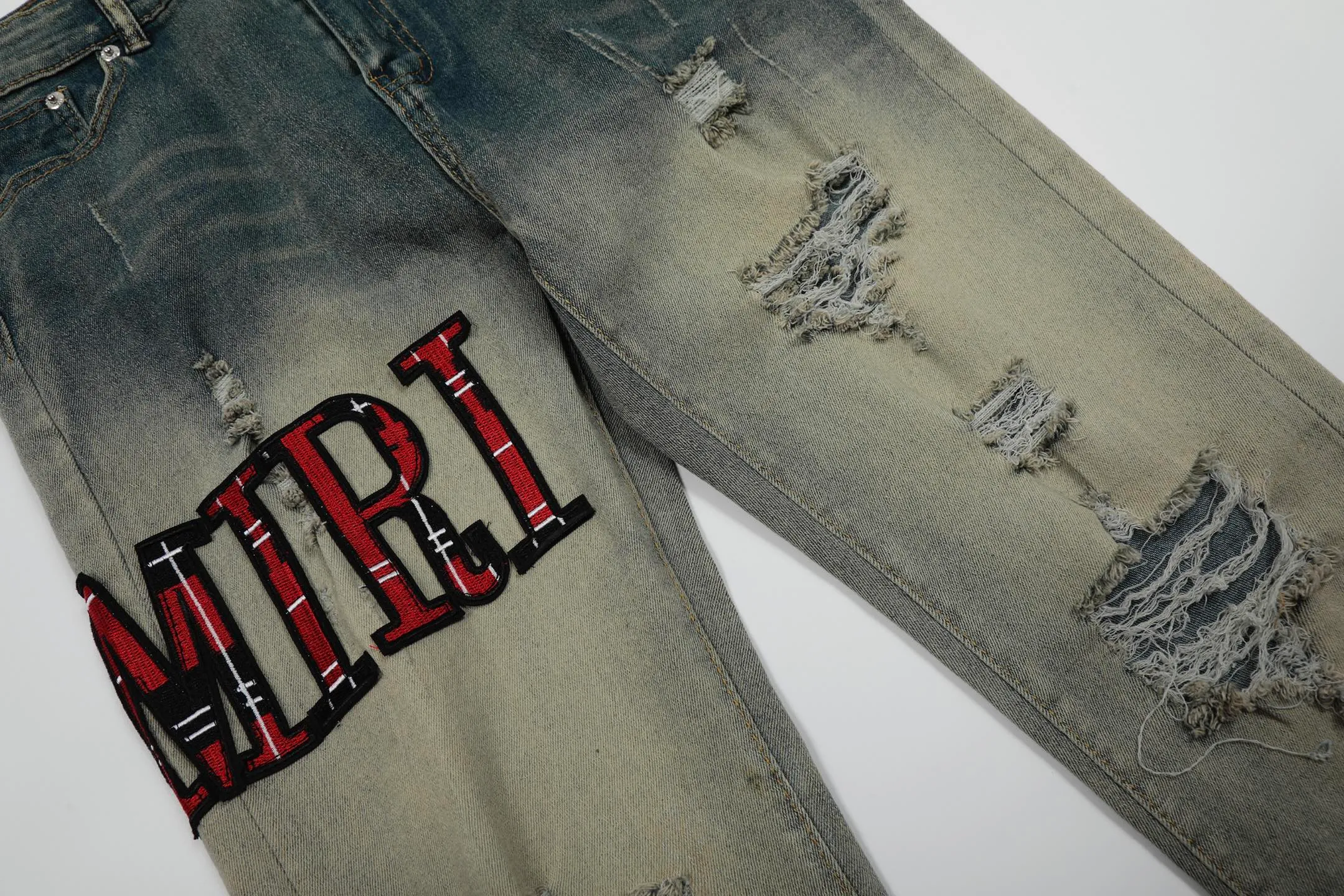 #M49 P168💰 Amiri classic embroidered patched leather distressed lettered jeans. Slim fit jeans. Produced by a major washed factory. Full of high-end feel. Partial destruction of the knees and patchwork design. Already used as a facade design. Leather waist nameplate. The focus of this style is not on the washing, but on the destroyed shape and version. The secret lies in the craftsmanship of the master. The cost of post-processing, grinding, cutting, etc. is far beyond the cost of assembly line products. Color: Picture color Size: 30-32-34-36