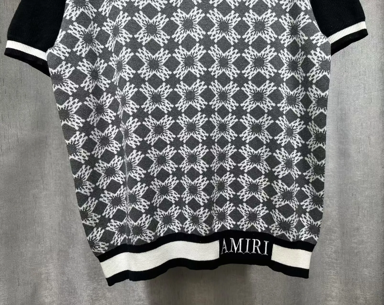 P250 🎉2025 AMIRI new summer sweater fabric POLO shirt with short sleeves, exclusive logo embroidery on the chest, embroidered letters on the hem, color: gray red, size: S M L XL XXL