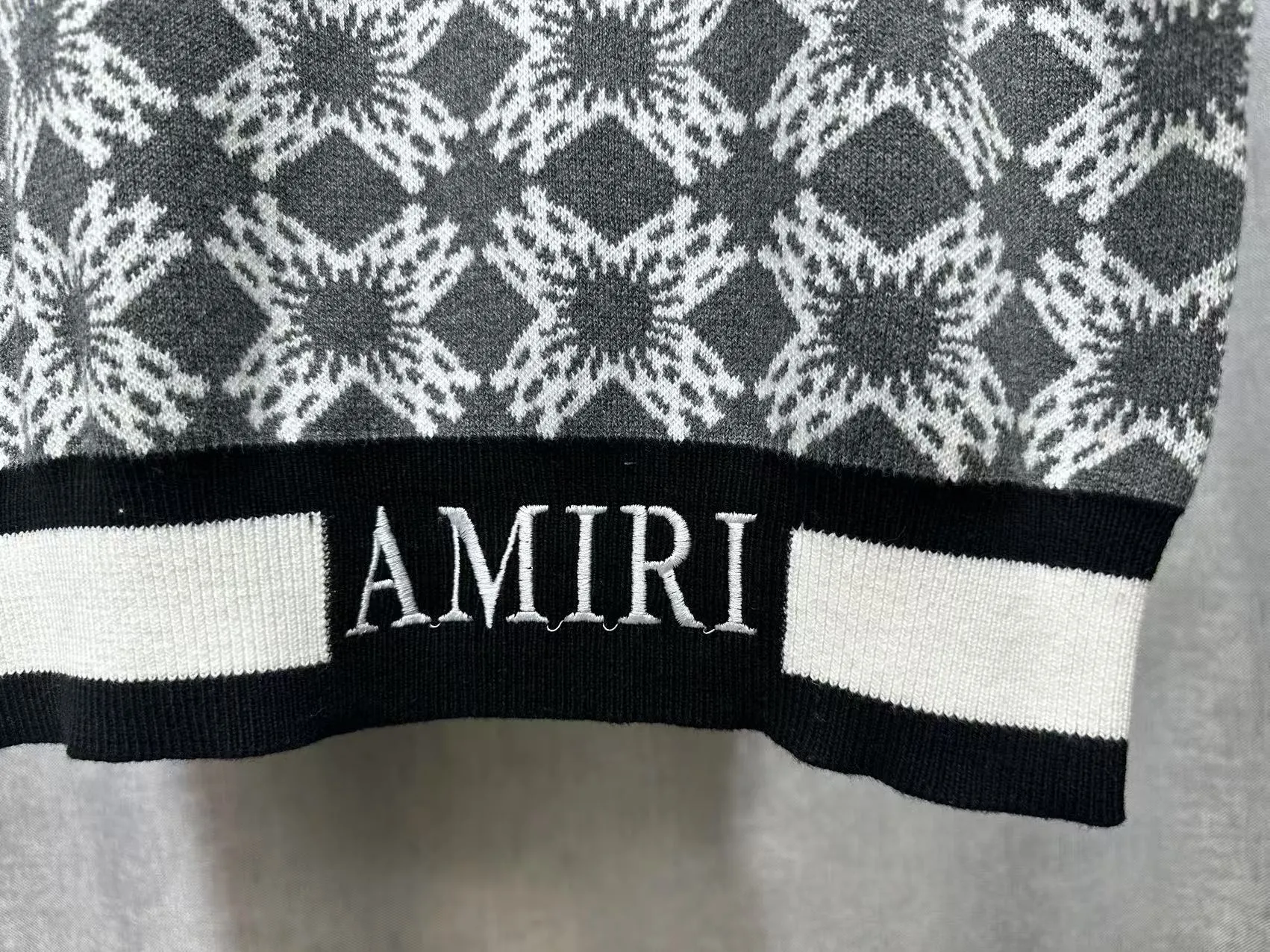 P250 🎉2025 AMIRI new summer sweater fabric POLO shirt with short sleeves, exclusive logo embroidery on the chest, embroidered letters on the hem, color: gray red, size: S M L XL XXL