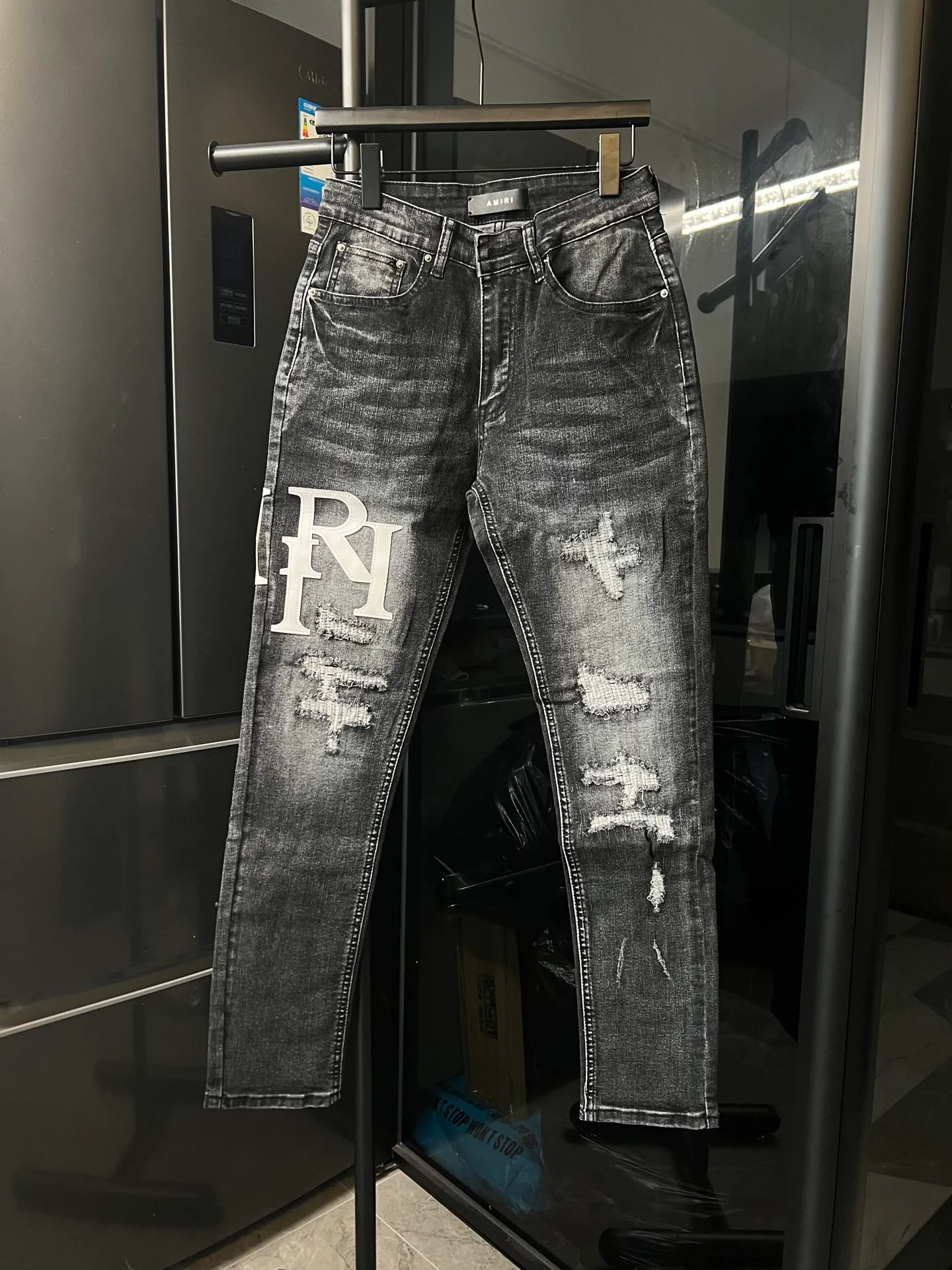 P250 [next day] Amiri MX1 25Ss Knee Knife Cut Holes Leather Washed Jeans (Black) Size: 28 30 32 34 (corresponds to s-xl) Detailed sizes can be found in Figure 9