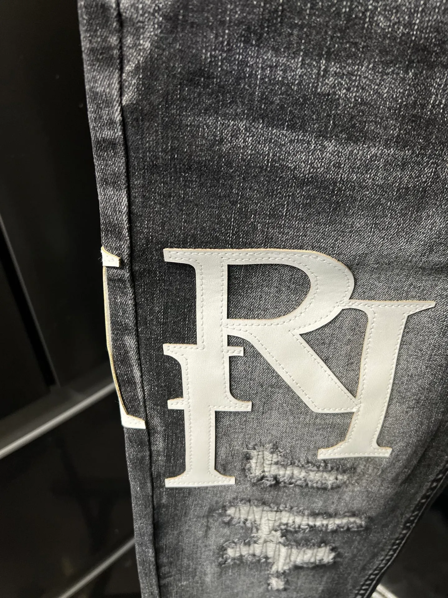 P250 [next day] Amiri MX1 25Ss Knee Knife Cut Holes Leather Washed Jeans (Black) Size: 28 30 32 34 (corresponds to s-xl) Detailed sizes can be found in Figure 9