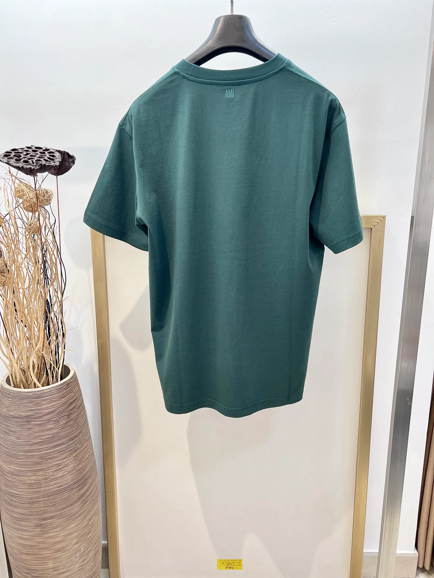🅿️220 🌈Size: s/m/l/xl Green/khaki Couple style ASI197353825071 AMI/Amy Choi Woo-sik joint limited edition 2025FW Must-have for men Love series early spring limited edition is really not too good embroidery/back AMI embroidery heavy cotton half-sleeve T-shirt Washing method: Wrap the reverse side in a laundry bag and fast machine wash in cold water! ! Do not soak/wash in warm water!