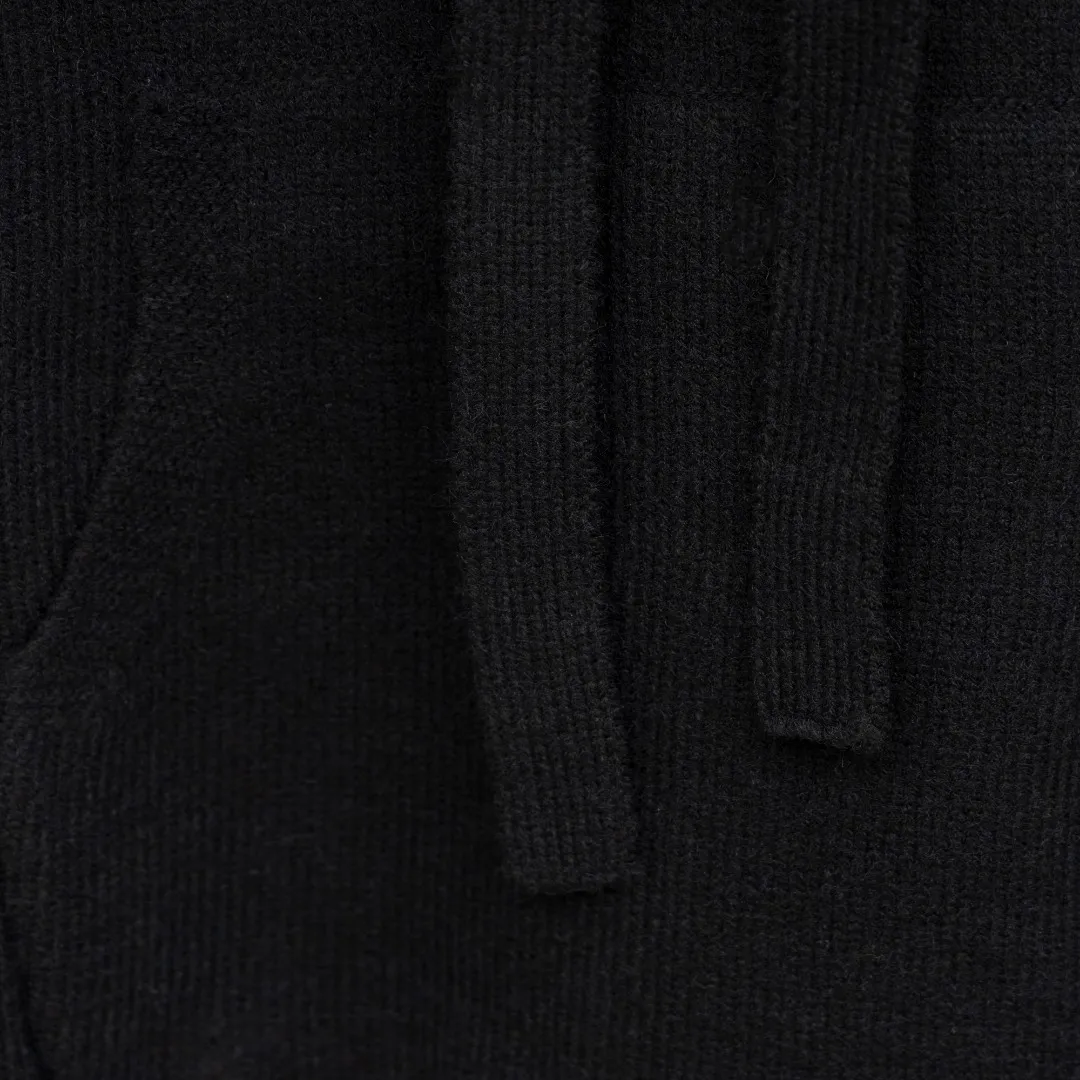 P360 Style: AMIRI Emile bone splicing hooded long-sleeved sweater Size: S-XXL Fabric: Wool blend Accessories: Full set of customized original accessories No gender distinction, same style for men and women
