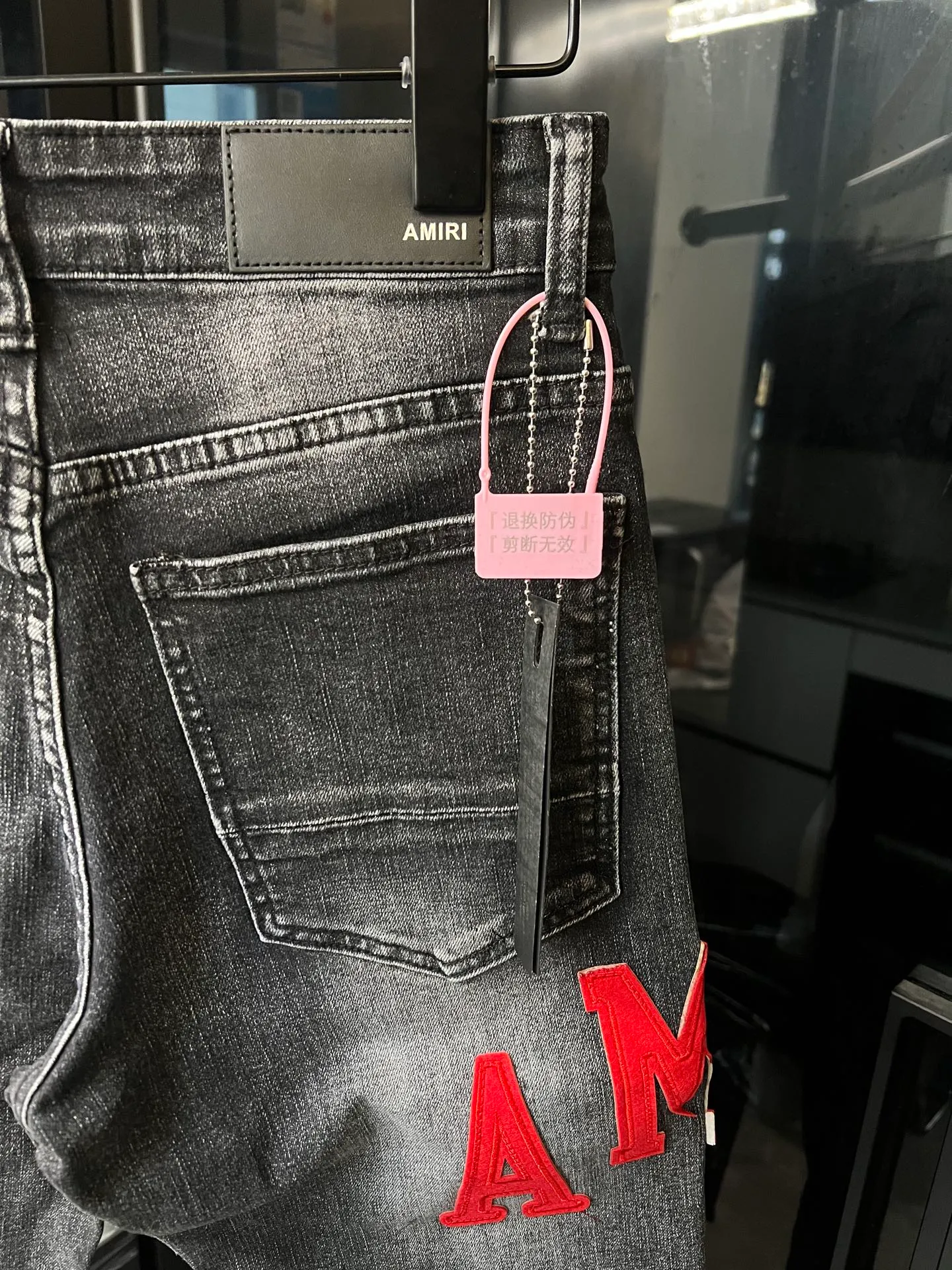 P250 [next day] Amiri MX1 25Ss Knee Knife Cut Holes Leather Washed Jeans (Black) Size: 28 30 32 34 (corresponds to s-xl) Detailed sizes can be found in Figure 9