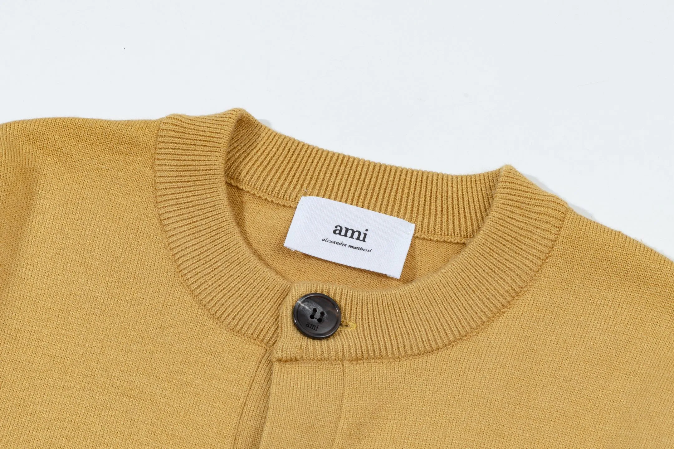 A8190# Ami Paris 2025 autumn and winter new product small love white heart embroidered cardigan round neck wool 12-needle sweater thin sweater for men and women, color: yellow gray, size: S-XL